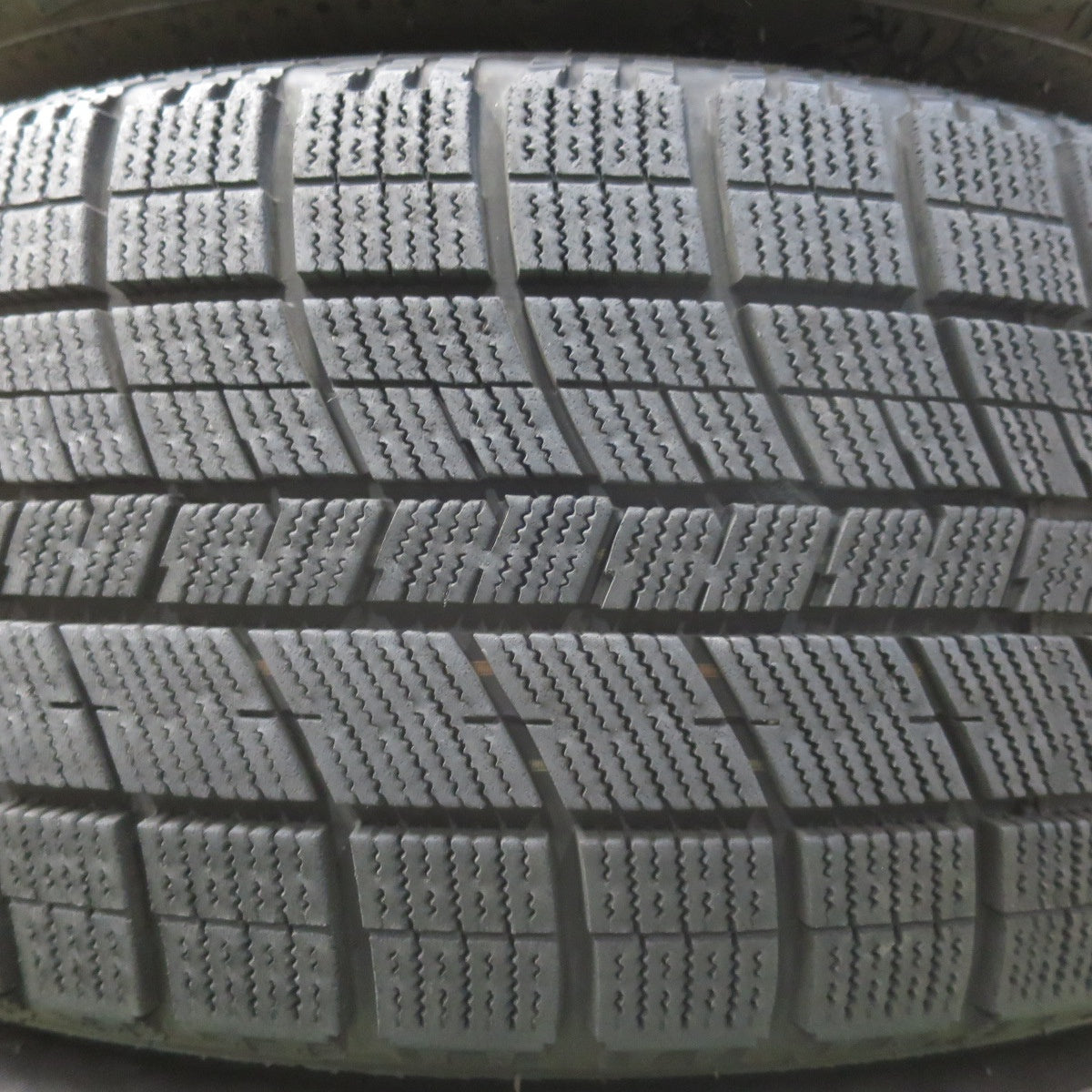 バリ溝！23年！キレイ！9分★スタッドレス 235/55R18 ナンカン アイスアクティバ AW-1 Verthandi ヴェルザンディ ヴェルサンディ 18インチ PCD114.3/5H★6022802イス