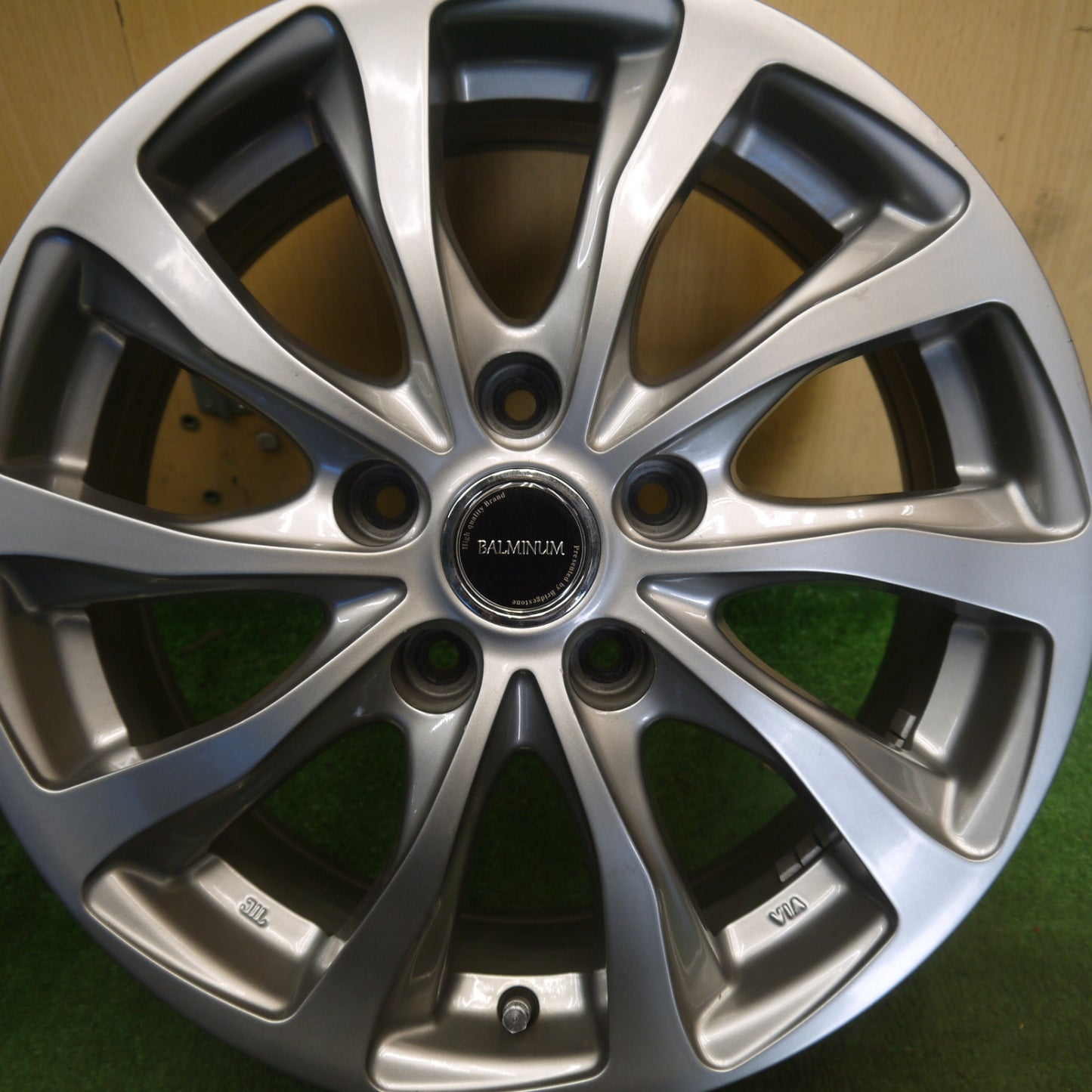 キレイ★BALMINUM TR10 バルミナ 16インチ 16×6.5J PCD114.3/5H★6061710Hホ