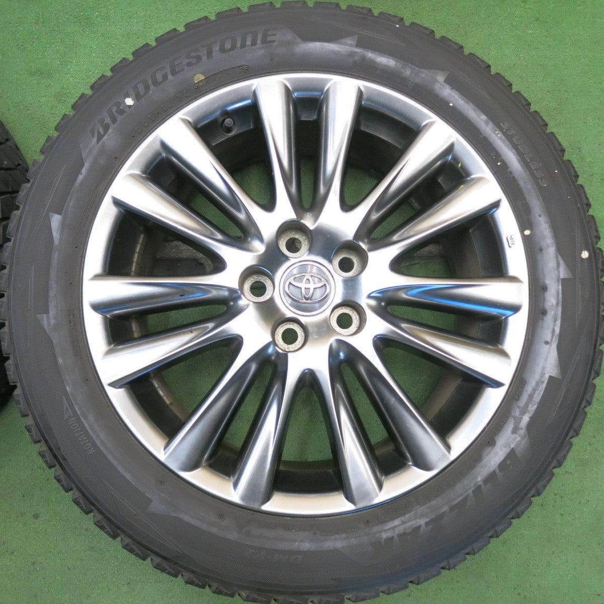 4本価格◎トヨタ 60系 ハリアー 純正 235/55R18 スタッドレス ブリヂストン ブリザック DM-V2 18インチ PCD114.3/5H◎6082505HAス
