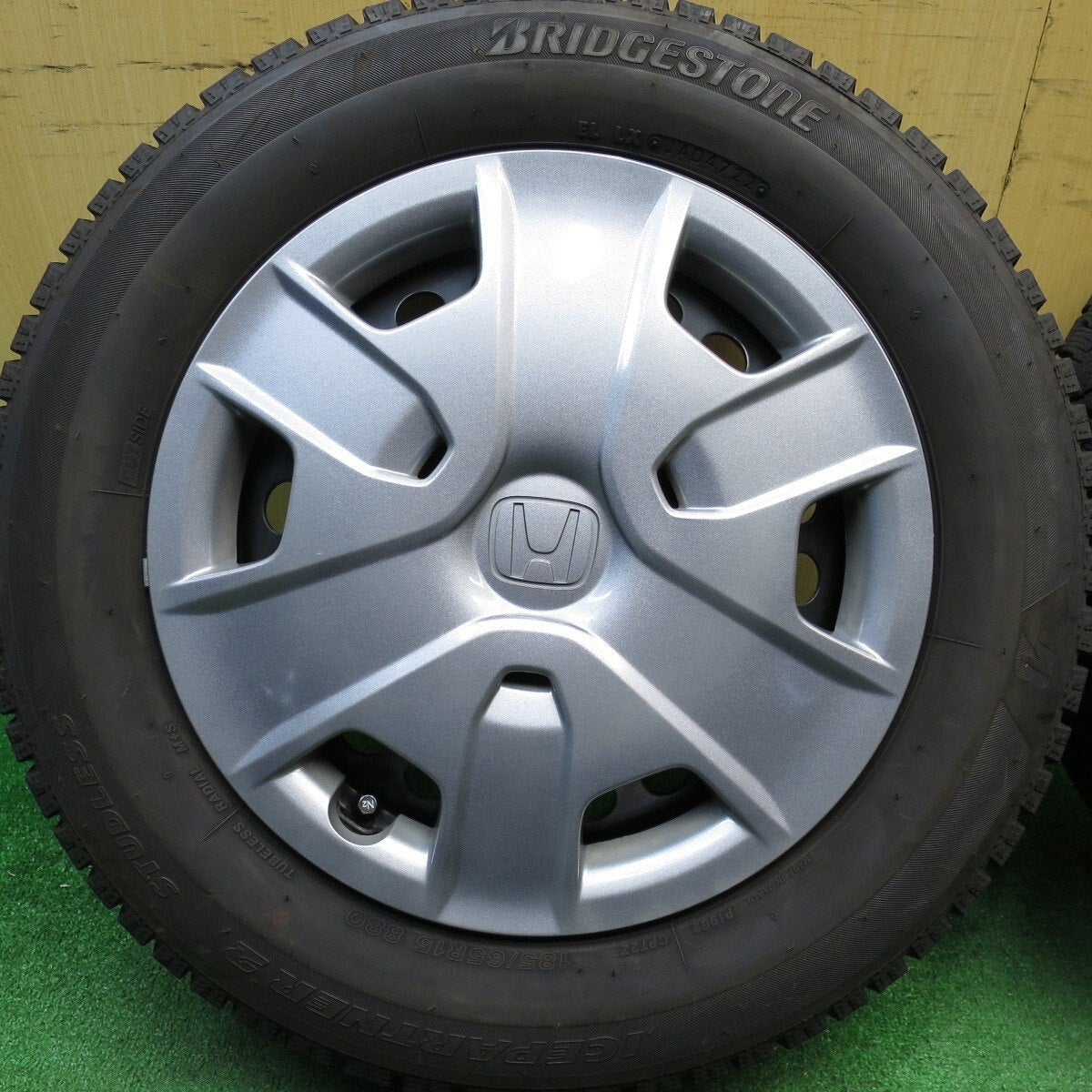 バリ溝！22年！キレイ！9分★ホンダ フィット 純正 スチール 185/65R15 スタッドレス ブリヂストン アイスパートナー2 15インチ PCD100/4H★5030701Hス