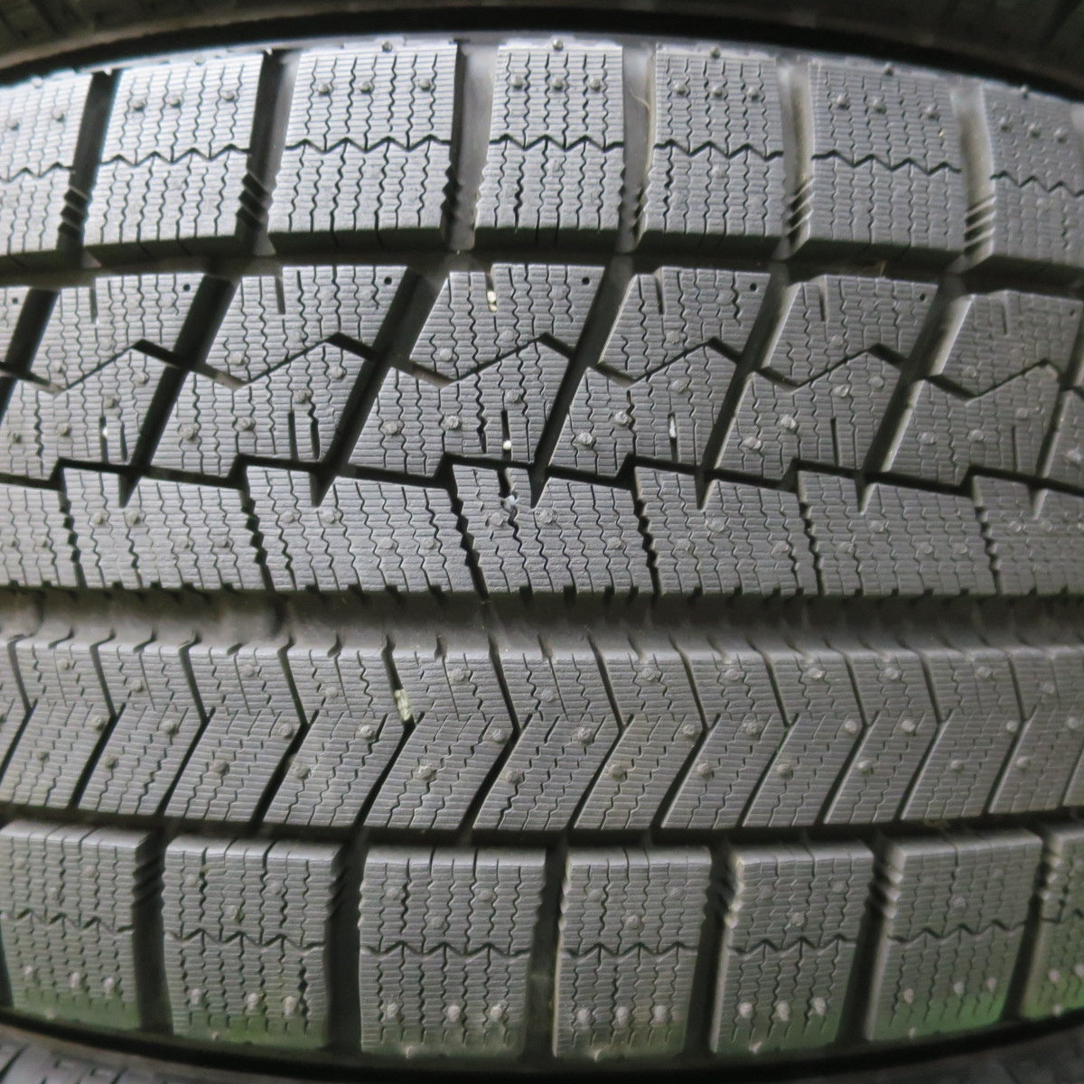 [送料無料] バリ溝！キレイ！ほぼ10分★スタッドレス 215/50R17 ブリヂストン ブリザック VRX AZ SPORTS AZスポーツ 17インチ PCD114.3/5H★5013108イス