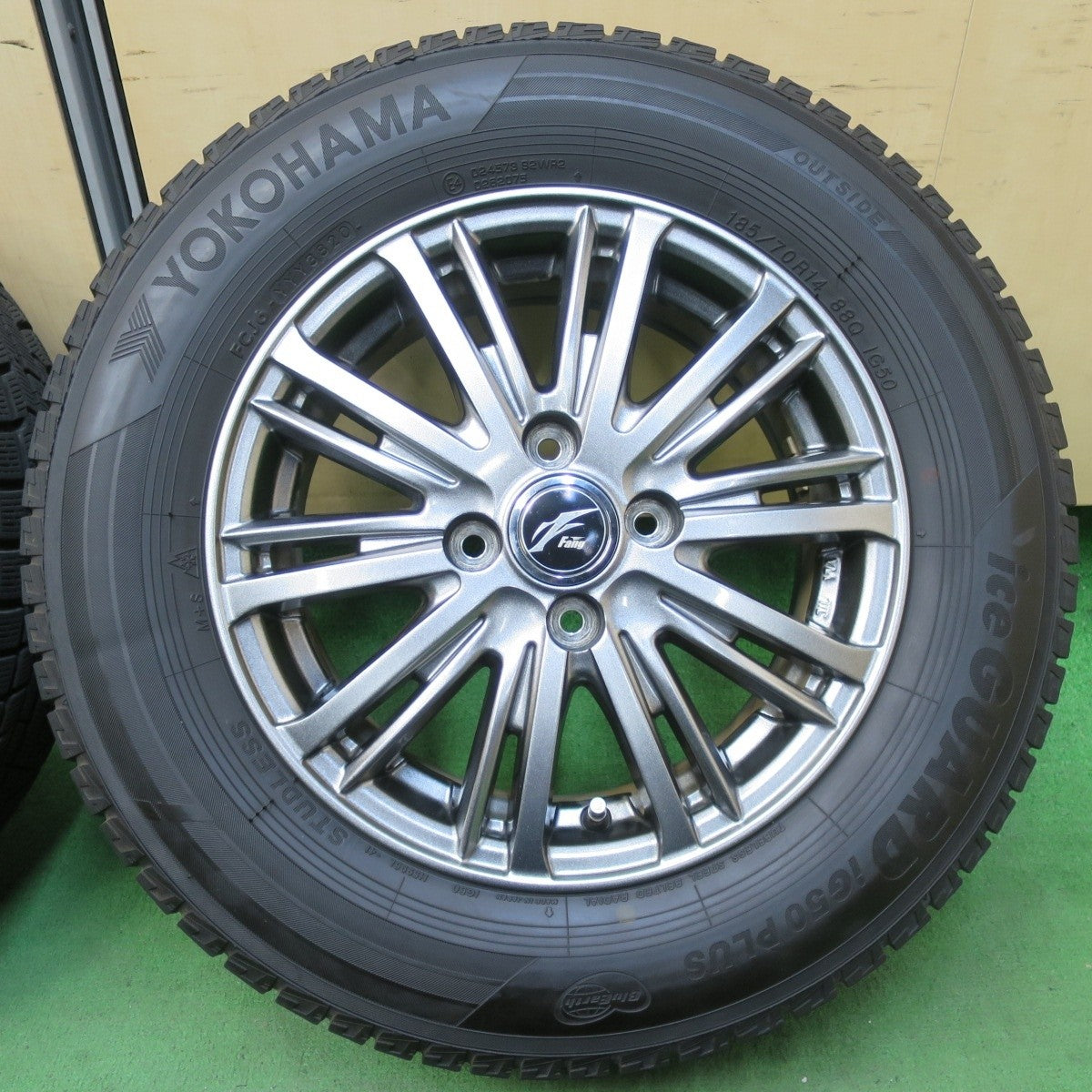 キレイ★スタッドレス 185/70R14 ヨコハマ アイスガード iG50 プラス Fang ファング 14インチ PCD100/4H★5032810イス