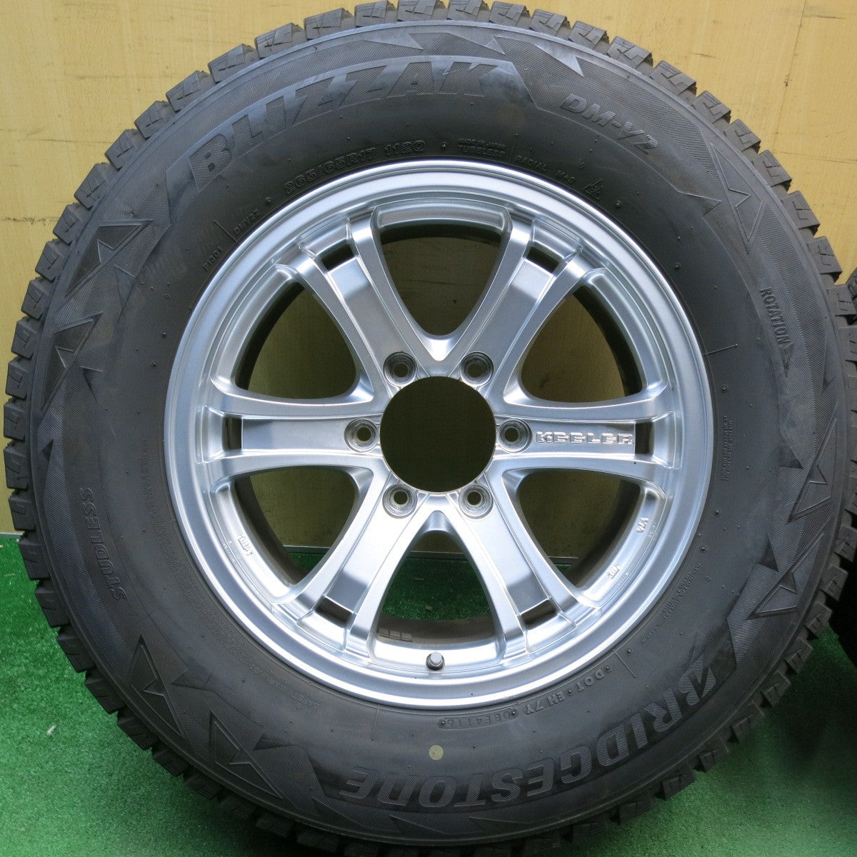 バリ溝！8.5分★KEELER FORCE 265/65R17 スタッドレス ブリヂストン ブリザック DM-V2 キーラー フォース 17インチ PCD139.7/6H★6050208HAス