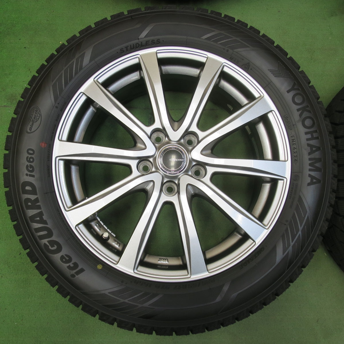 バリ溝！24年！キレイ！ほぼ10分★スタッドレス 225/55R17 ヨコハマ アイスガード iG60 MiLLOUS ミルアス 17インチ PCD114.3/5H★5102704イス