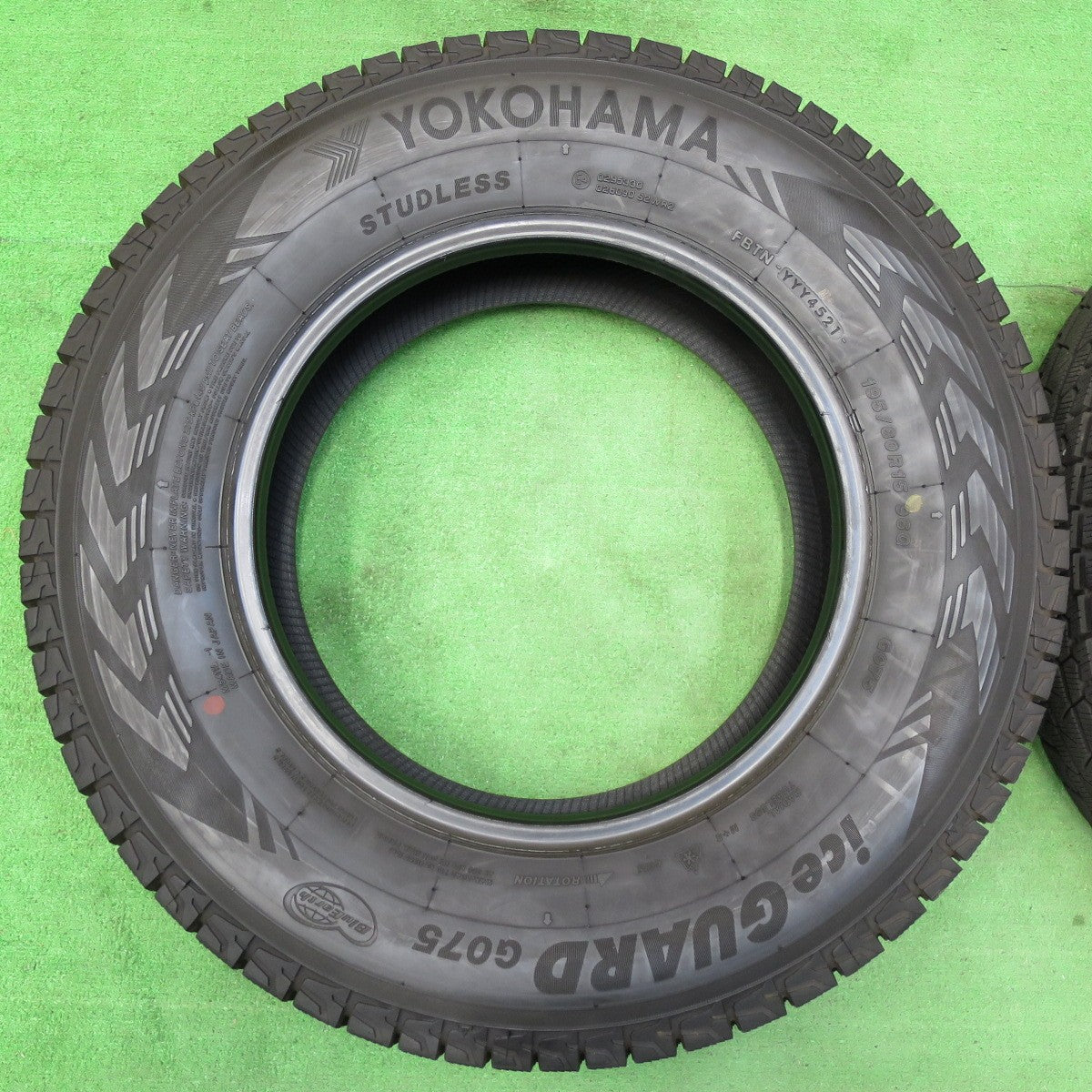 *送料無料* バリ溝！21年！9.5分以上★スタッドレス 195/80R15 ヨコハマ アイスガード G075 タイヤ 15インチ ジムニーシエラ ハイエース 等★4061301イスタ
