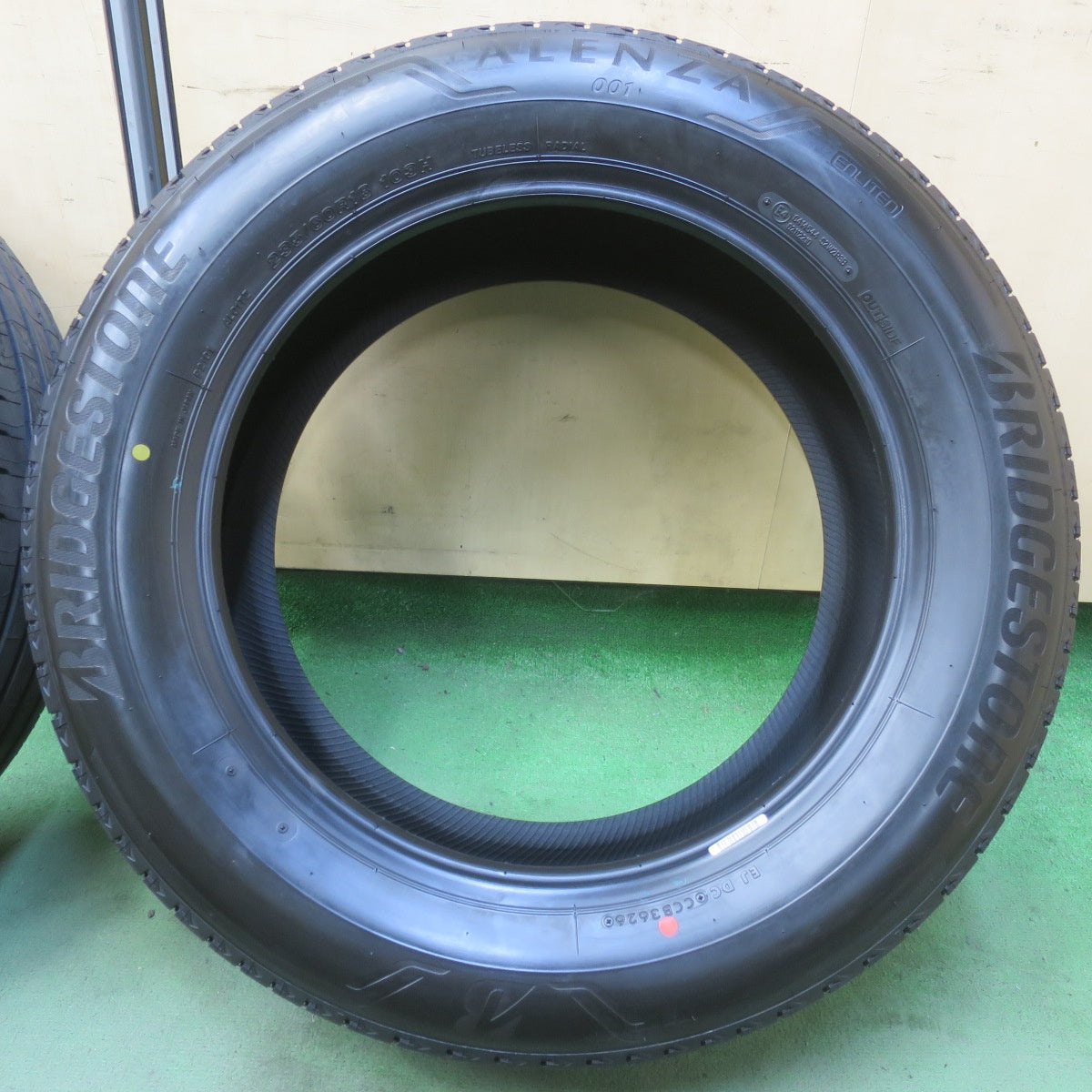 新車外し！26年◎235/60R18 ブリヂストン アレンザ 001 ALENZA タイヤ 18インチ レクサス NX RX CX-60 CX-80 等◎6101609イノタ