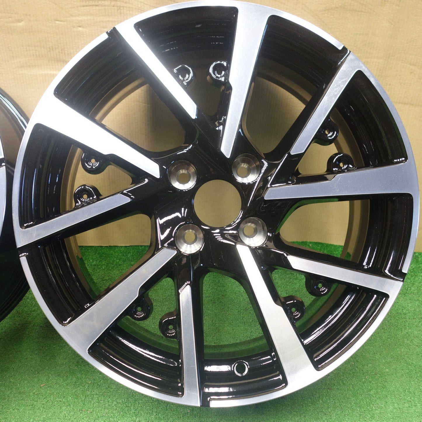 新車外し★プジョー 208 GT 純正 ホイール 17インチ PEUGEOT 17×7J PCD108/4H★6051401KTホ