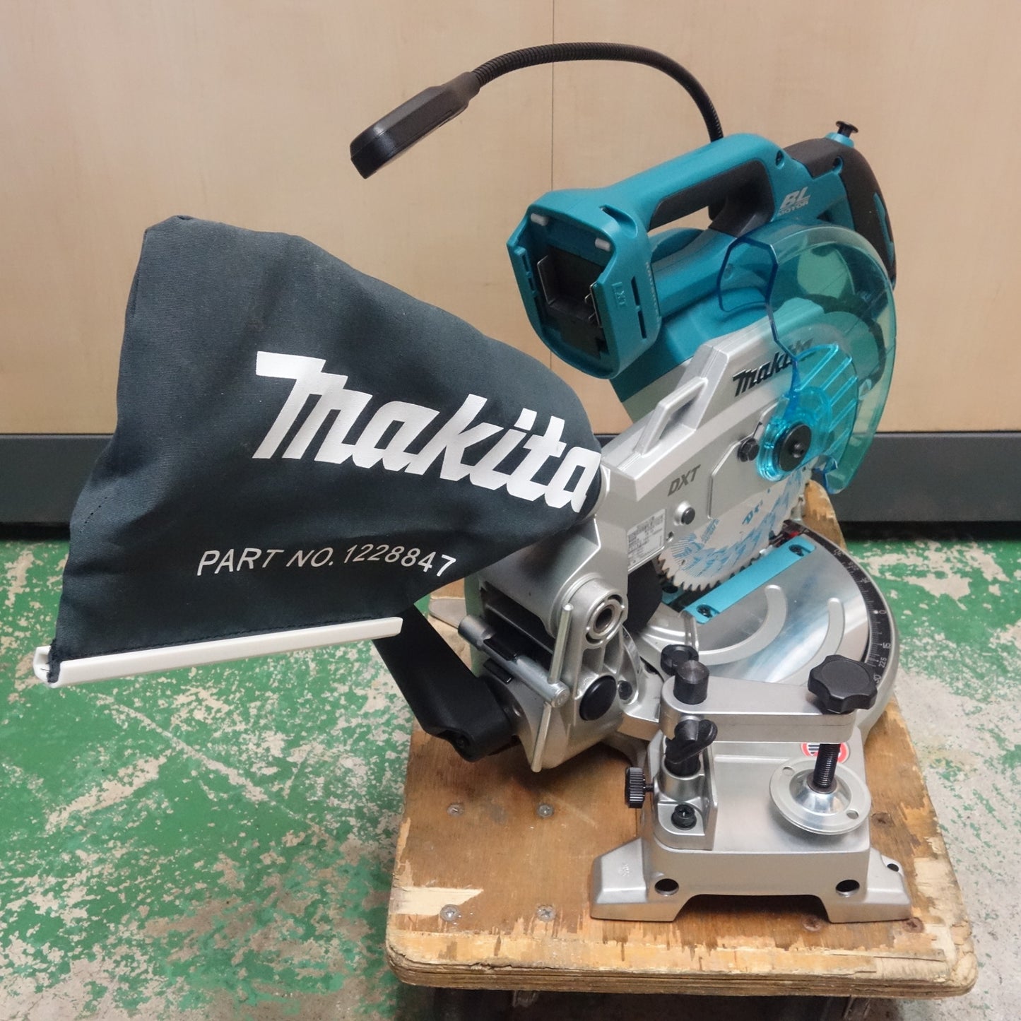 [送料無料] キレイ☆マキタ 165mm 充電式 卓上 マルノコ 18V LS600D 本体のみ 丸鋸 丸のこ 丸ノコ 切断機 電動 工具☆