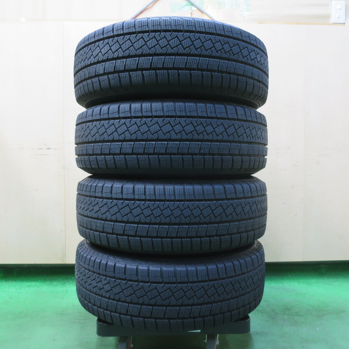 [送料無料] バリ溝！22年！キレイ！ほぼ10分★スタッドレス 195/65R15 ピレリ アイスゼロ アシンメトリコ SG-E 15インチ PCD114.3/5H★4093017イス