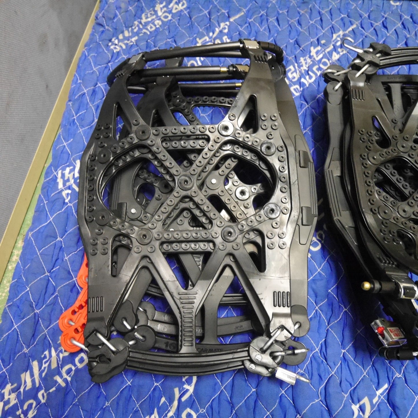 [送料無料] 未使用☆CARMATE カーメイト 非金属 タイヤ チェーン QE16 BIATHLON QUICK EASY 滑り止め 21年製 216/70R16 225/60R17 235/50R18 等☆