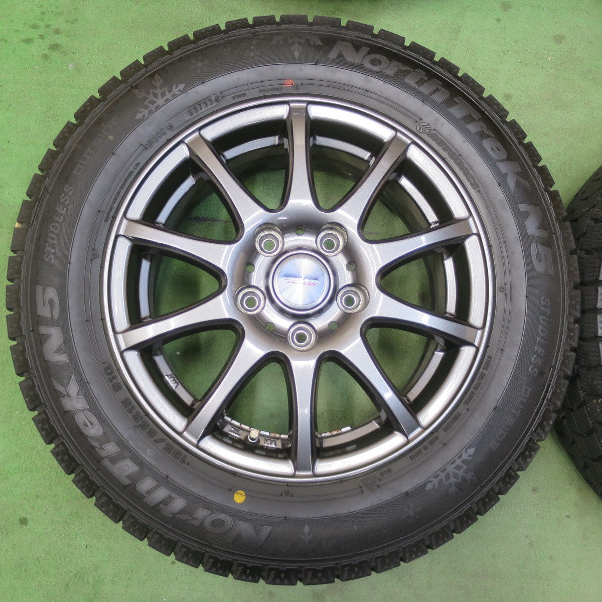 バリ溝！22年！キレイ！9.5分★スタッドレス 195/65R15 オートバックス ノーストレック N5 VELVA CHARGE ヴェルヴァ チャージ 15インチ PCD114.3/5H★6021702イス