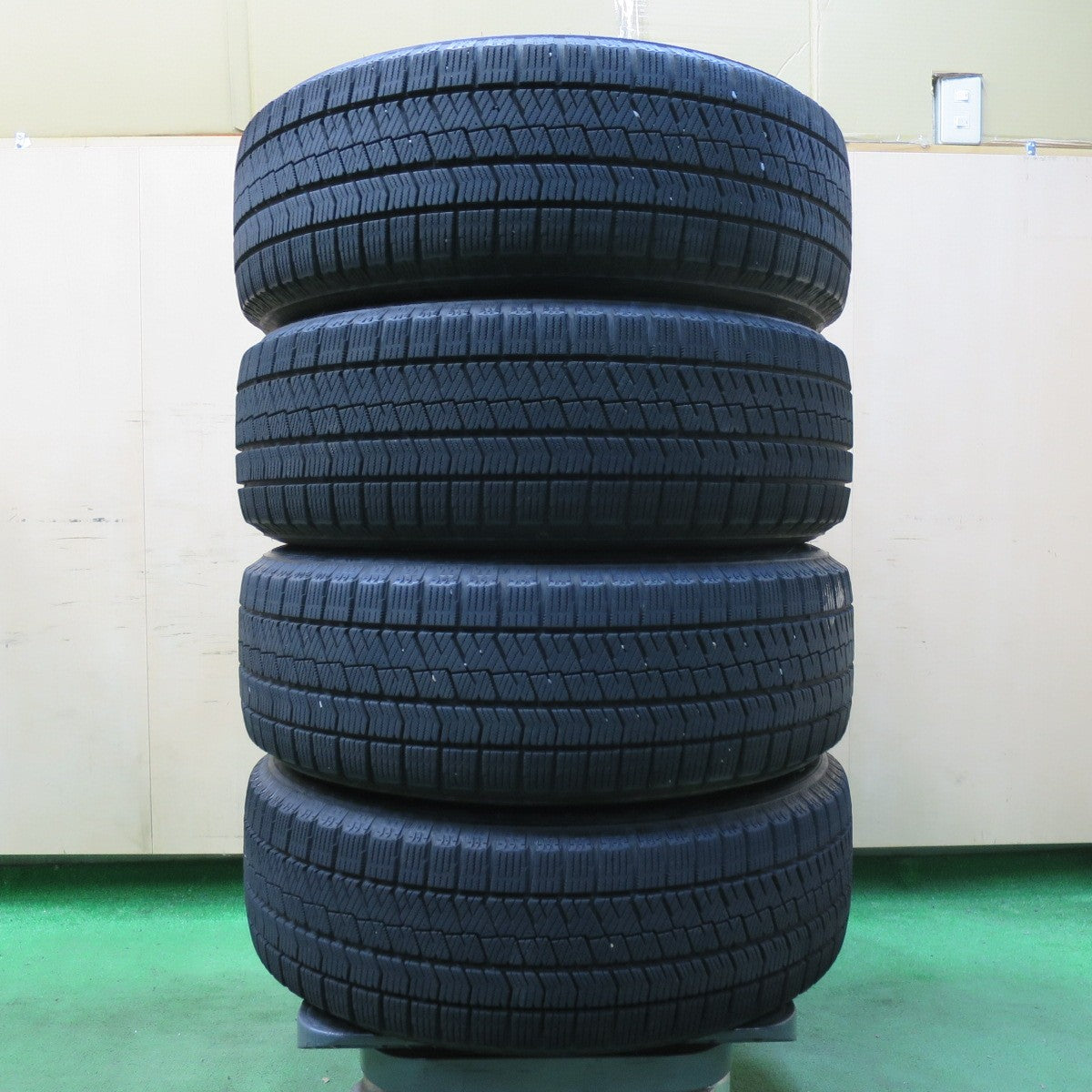 [送料無料] バリ溝！21年！キレイ！8.5分★スタッドレス 205/60R16 ブリヂストン ブリザック VRX2 ravrion RS01 ラブリオン 16インチ PCD114.3/5H★5010302イス