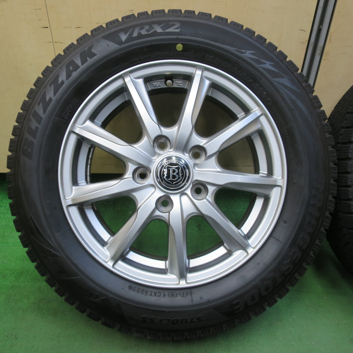 キレイ！23年★スタッドレス 185/65R15 ブリヂストン ブリザック VRX2 BRANDLE-LINE ブランドルライン 15インチ PCD114.3/5H★5081603イス