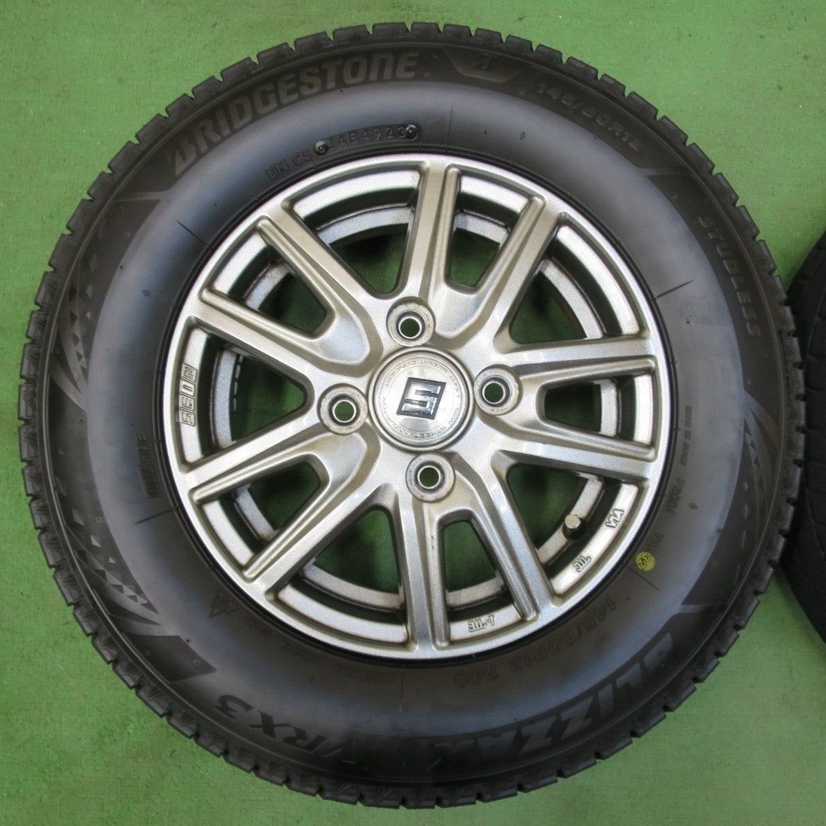 バリ溝！23年！ほぼ10分★スタッドレス 145/80R12 ブリヂストン ブリザック VRX3 SEIN ザイン 12インチ PCD100/4H★5013111イス