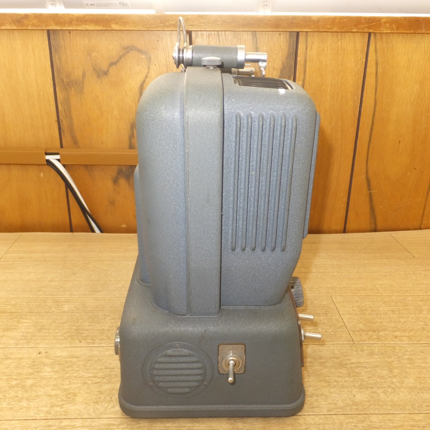 [送料無料] 現状品★エルモ ELMO 8mm 映写機 プロジェクター E-80　AC90～110V 50/60Hz　昭和レトロ アンティーク★
