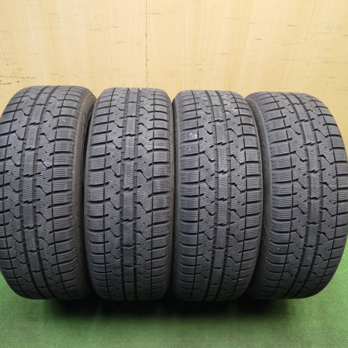 バリ溝！キレイ！9.5分★インプレッサ 等 205/50R17 スタッドレス トーヨー ガリット GIZ DIOS es9 PREMIUM LIGHT 17インチ PCD100/5H★5042803Hス