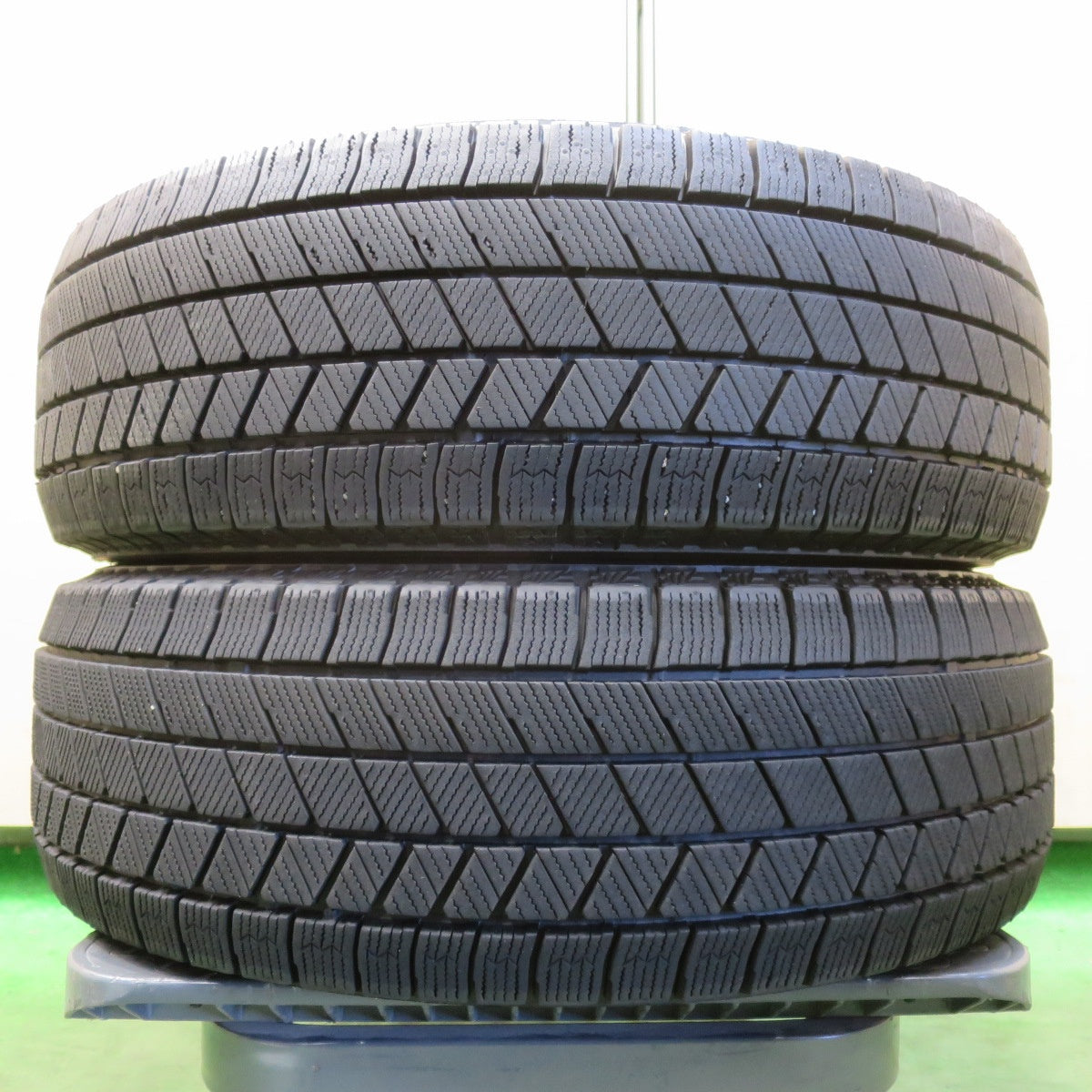 バリ溝！24年！9.5分！2本★スタッドレス 195/65R15 ブリヂストン ブリザック VRX3 タイヤ 15インチ プリウス ステップワゴン ノア ヴォクシー 等★5112001イスタ