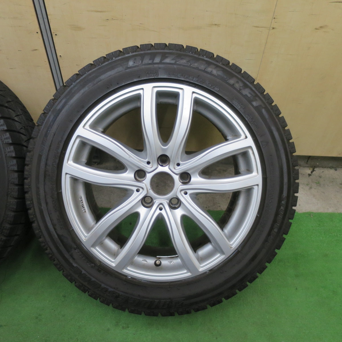 バリ溝！9分★BMW 等 MAK FAHR 225/55R17 スタッドレス ブリヂストン ブリザック RFT ファー 17インチ PCD112/5H★6042304TTス