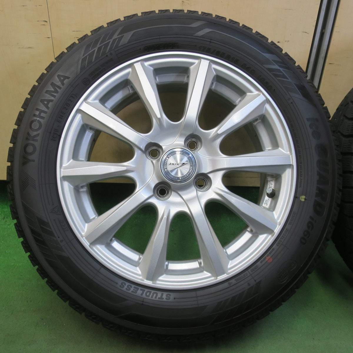 バリ溝！キレイ！9.5分★スタッドレス 175/65R15 ヨコハマ アイスガード iG60 JOKER ジョーカー 15インチ PCD100/4H★6051606イス