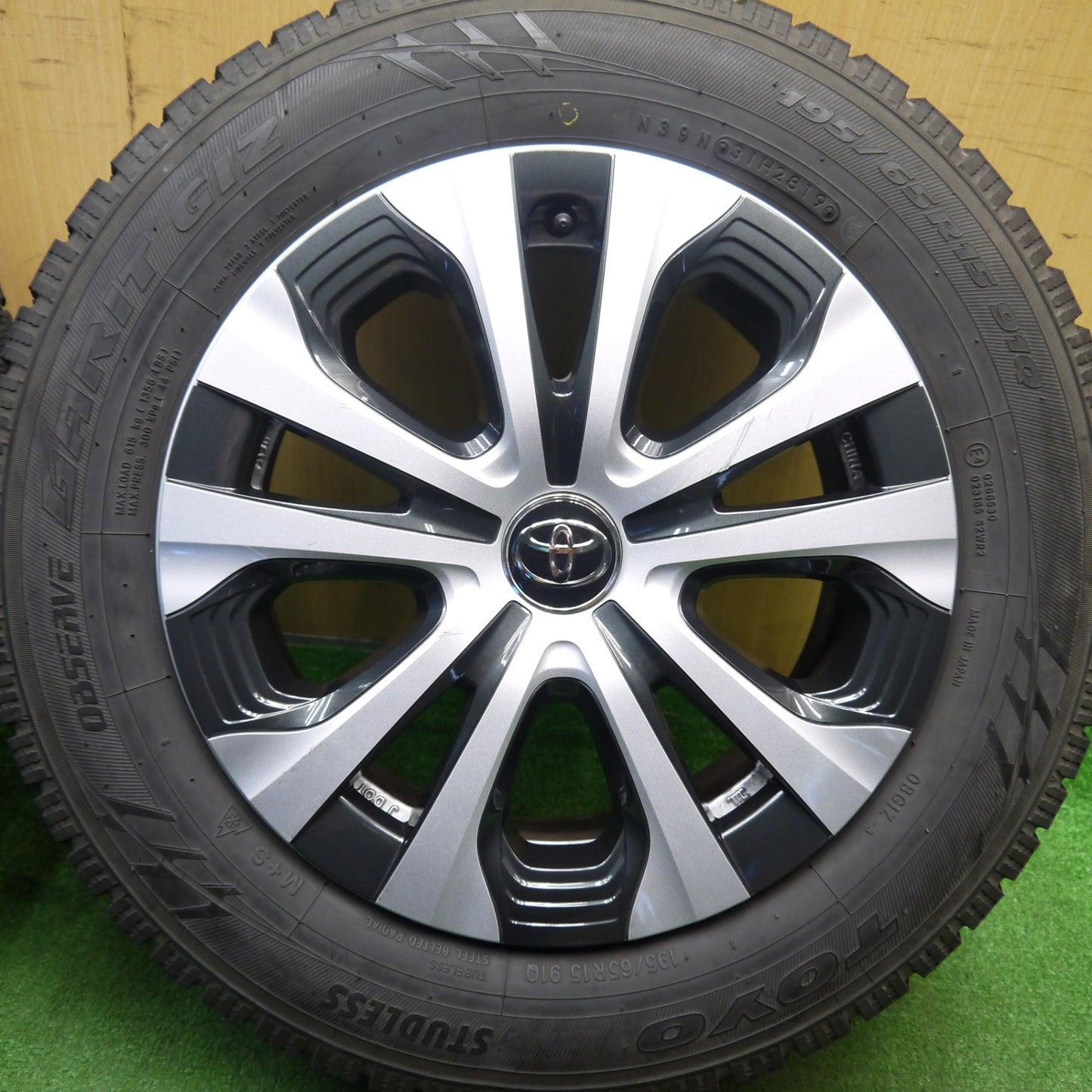 [送料無料] バリ溝！キレイ！9.5分★トヨタ 50系 プリウス 純正 195/65R15 スタッドレス トーヨー オブザーブ ガリット GIZ 15インチ PCD100/5H★5031803Hス