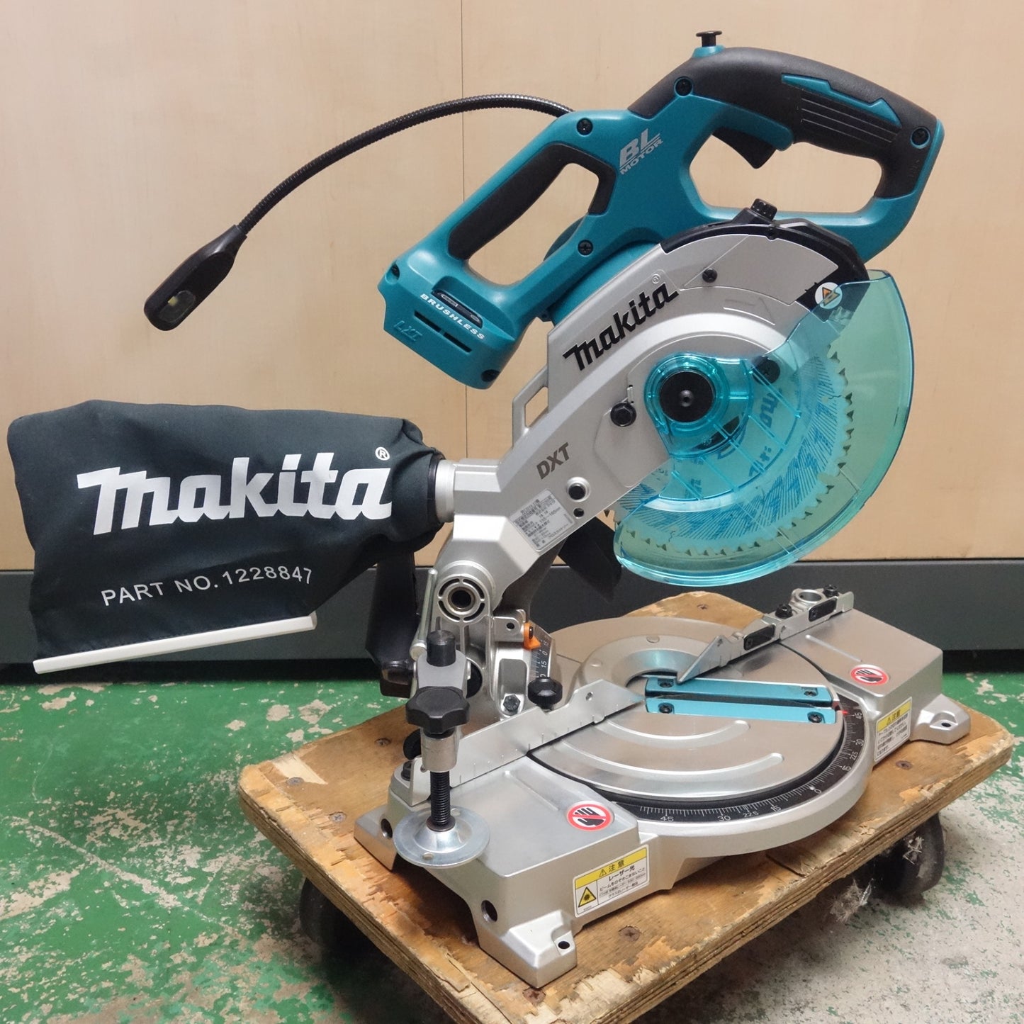 [送料無料] キレイ☆マキタ 165mm 充電式 卓上 マルノコ 18V LS600D 本体のみ 丸鋸 丸のこ 丸ノコ 切断機 電動 工具☆