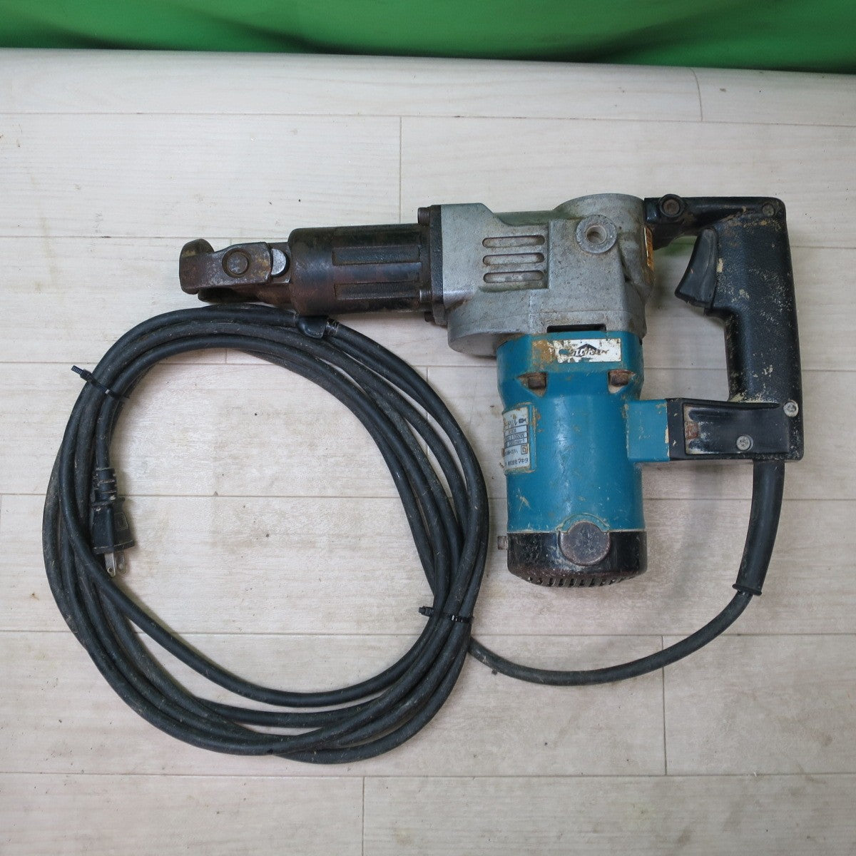 [送料無料] ☆マキタ 35mm ハンマードリル HR3520 電動 工具 ハンマドリル makita 100V コード式 穴あけ はつり ハツリ☆
