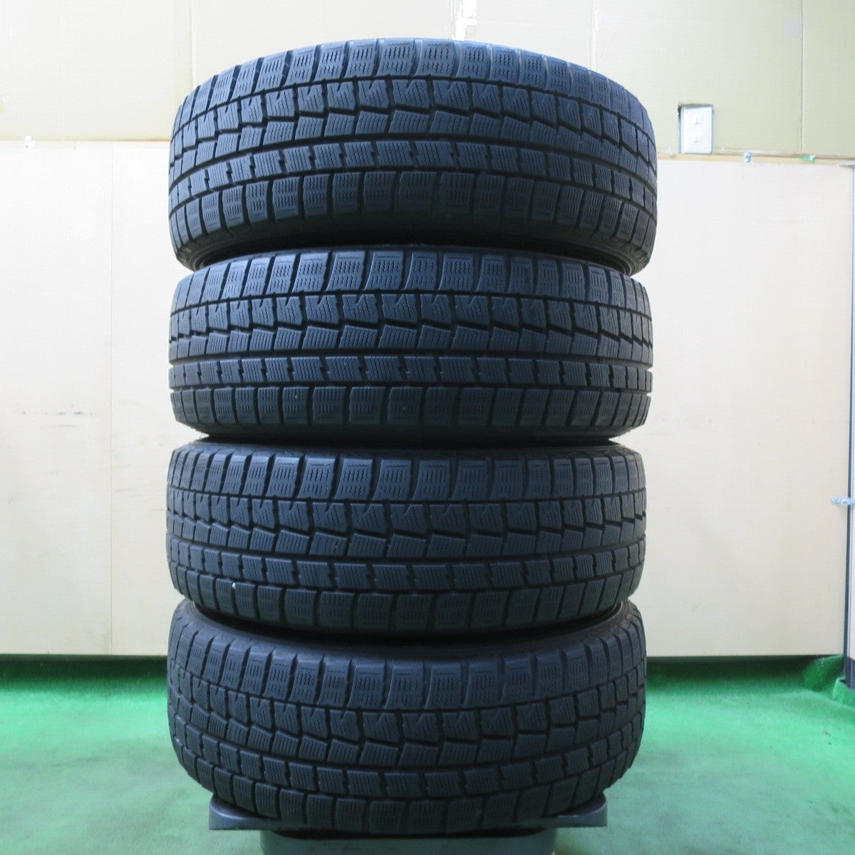 バリ溝！キレイ！8.5分★スタッドレス 205/60R16 ダンロップ ウインターマックス WM01 FINAL SPEED MiD ファイナルスピード 16インチ PCD114.3/5H★5012207イス