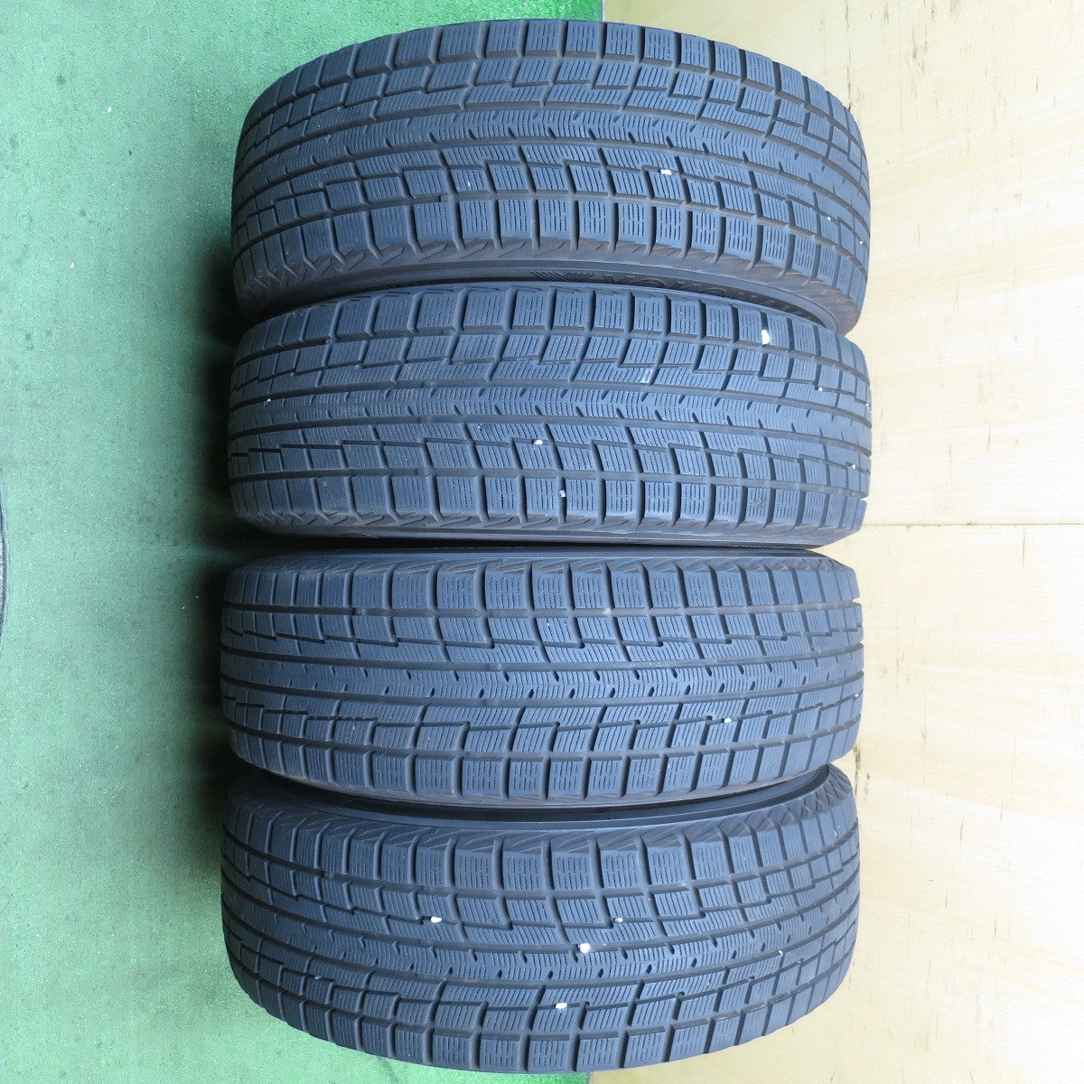 バリ溝！23年！キレイ！9.5分以上★スタッドレス 225/65R17 ヨコハマ アイスガード iG52C JOKER ジョーカー 17インチ PCD114.3/5H★5081203NJス