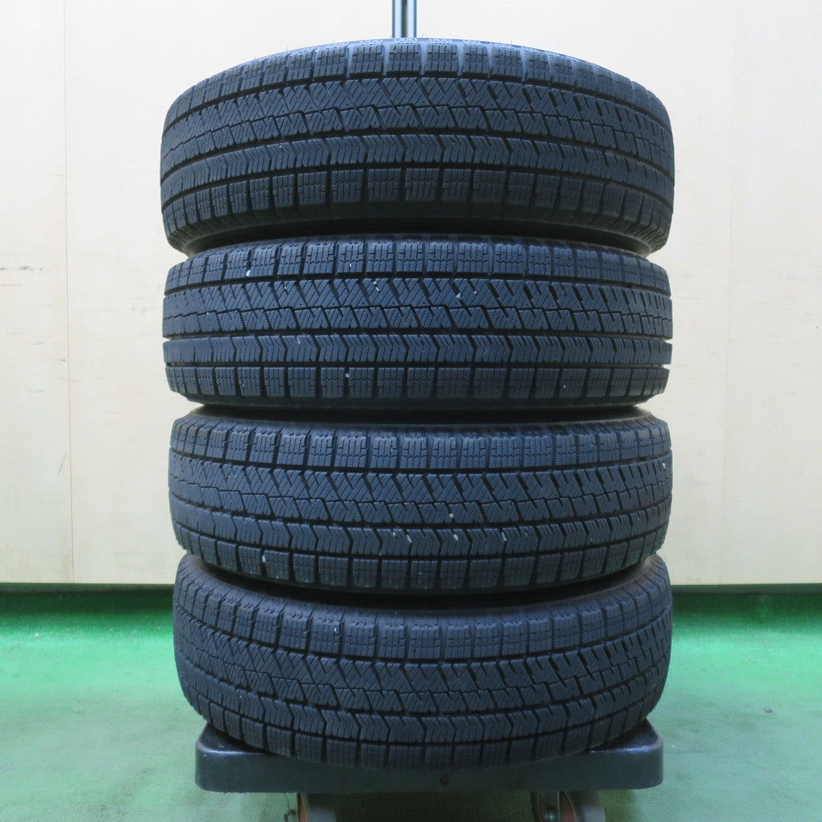 バリ溝！8.5分★スタッドレス 155/65R14 ブリヂストン ブリザック VRX2 Exceeder エクシーダー 14インチ PCD100/4H★5123109イス
