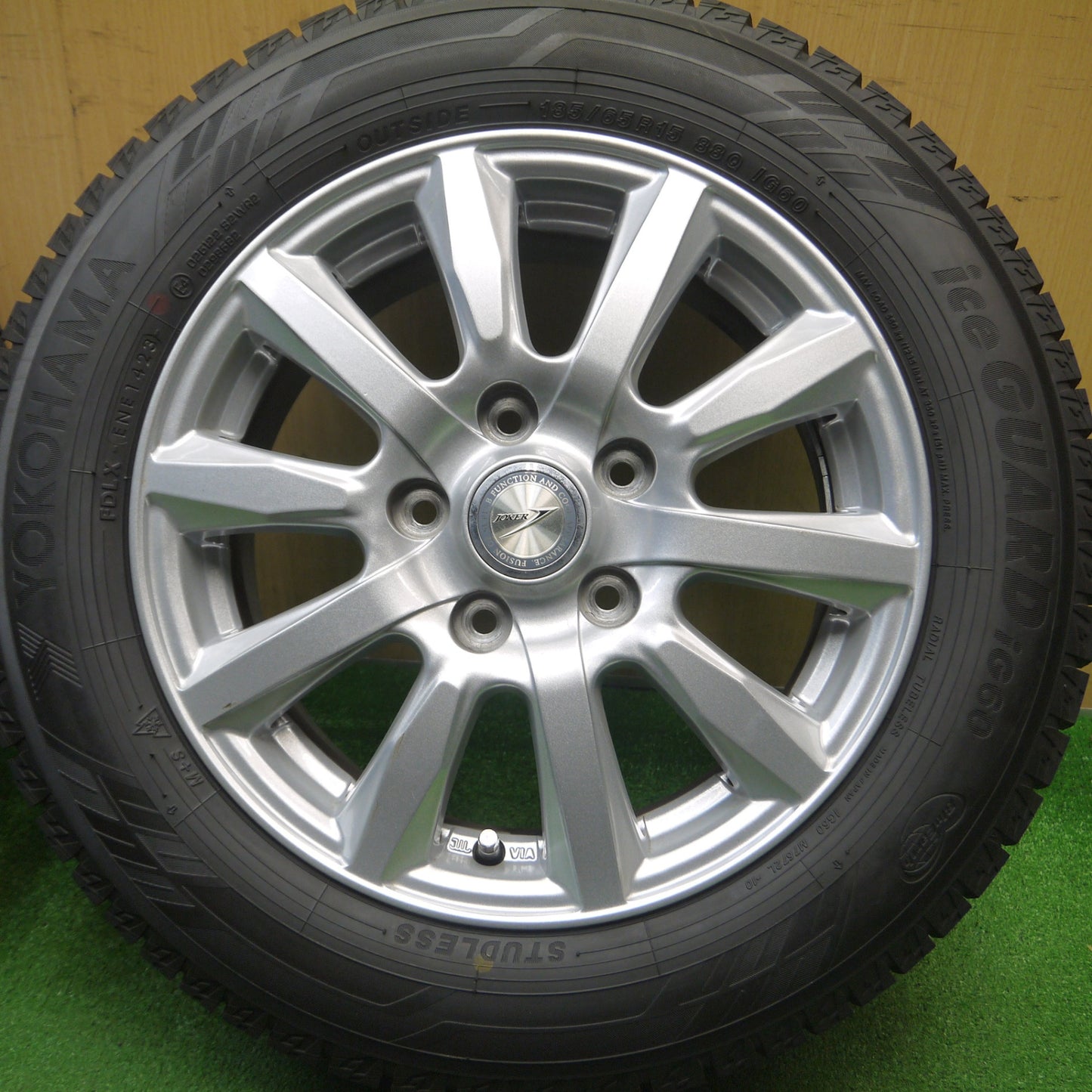 [送料無料] バリ溝！23年！キレイ！ほぼ10分★スタッドレス 185/65R15 ヨコハマ アイスガード iG60 JOKER ジョーカー 15インチ PCD114.3/5H★4120405Hス