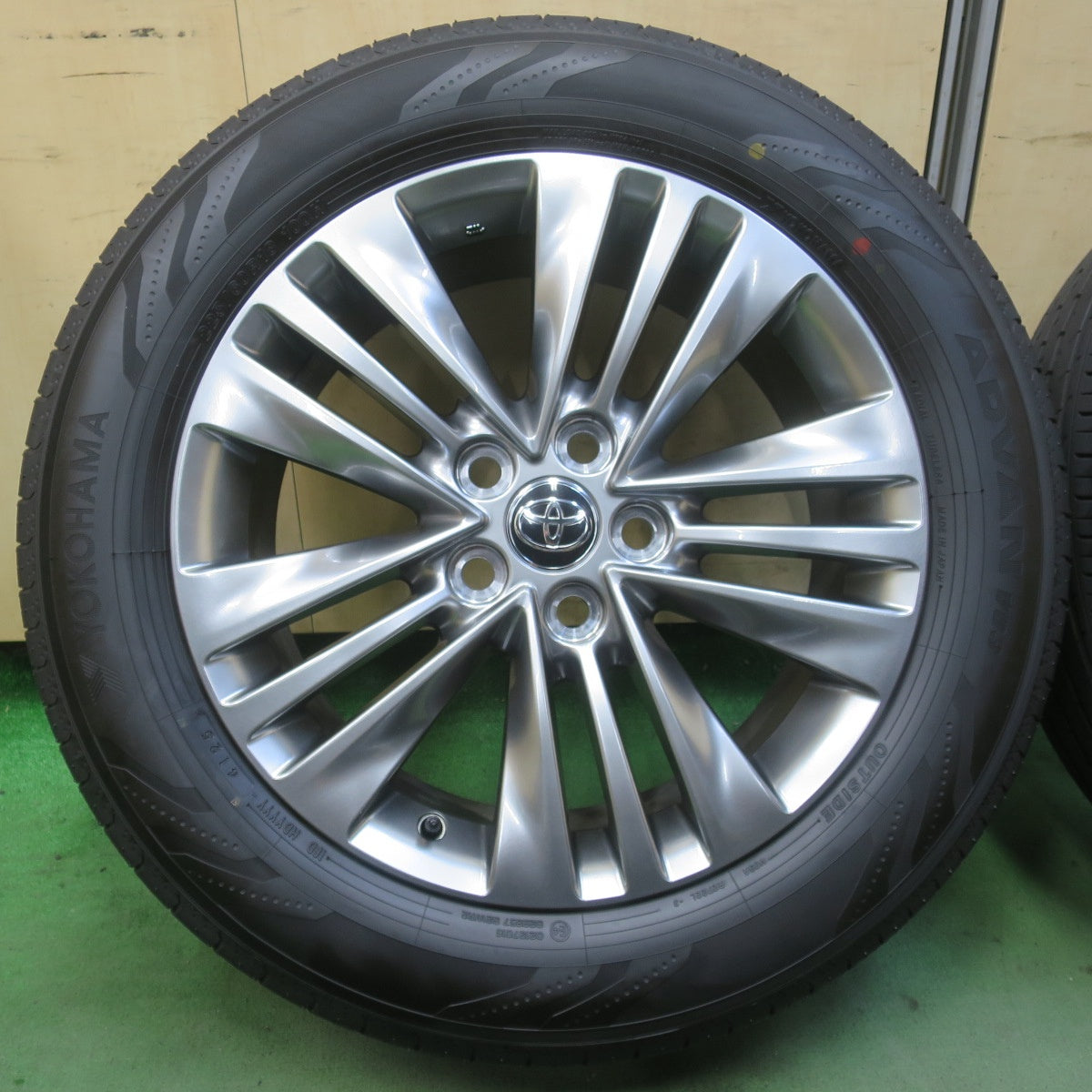 バリ溝！25年！キレイ！ほぼ10分◎トヨタ 40系 アルファード Zグレード 純正 225/60R18 ヨコハマ アドバン V03 18インチ PCD120/5H◎6081105IMノ