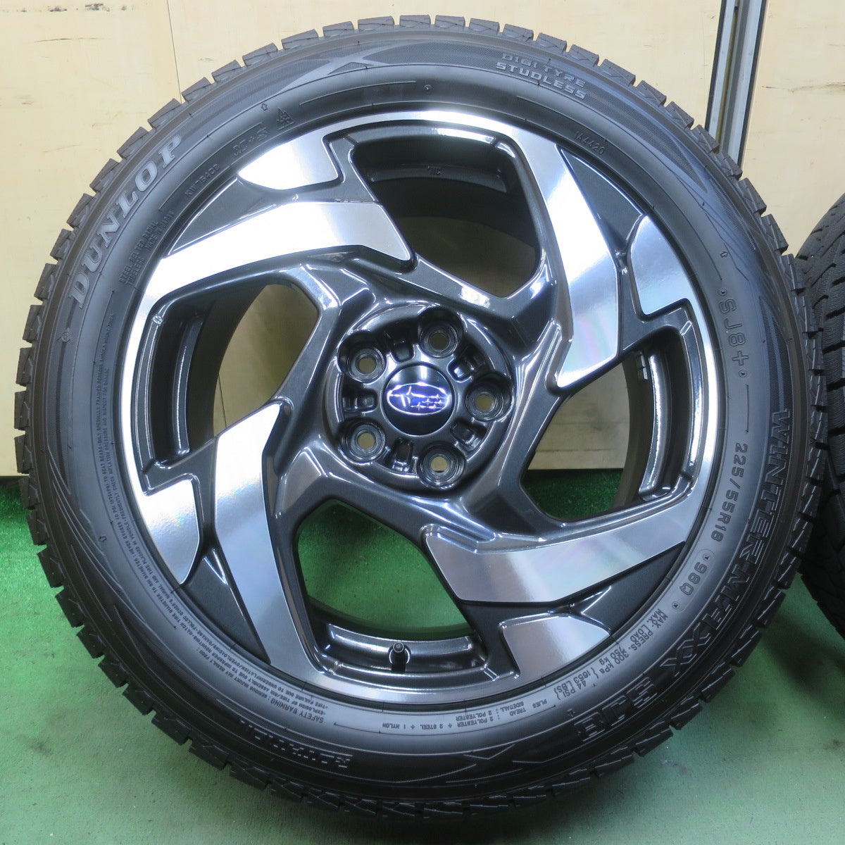 バリ溝！25年！キレイ！ほぼ10分◎スバル GUE クロストレック 純正 225/55R18 スタッドレス ダンロップ ウインターマックス SJ8 SJ8+ 18インチ PCD114.3/5H◎6090407イス