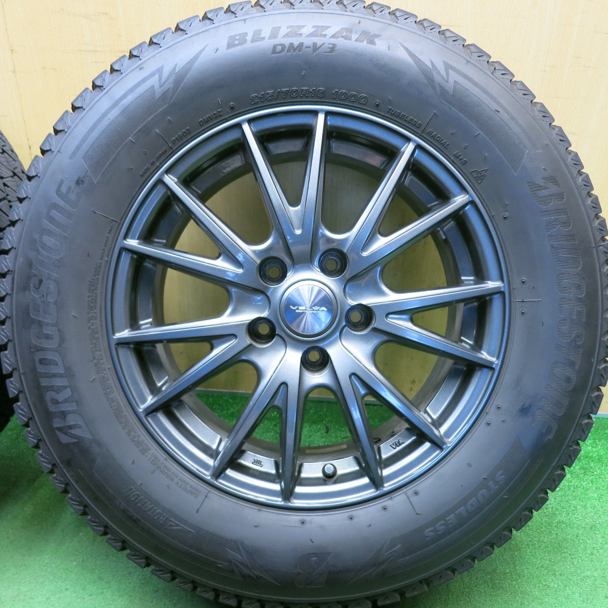 バリ溝！22年！キレイ！9.5分◎スタッドレス 215/70R16 ブリヂストン ブリザック DM-V3 VELVA SPORT ヴェルヴァ スポーツ 16インチ PCD114.3/5H◎6081607HAス