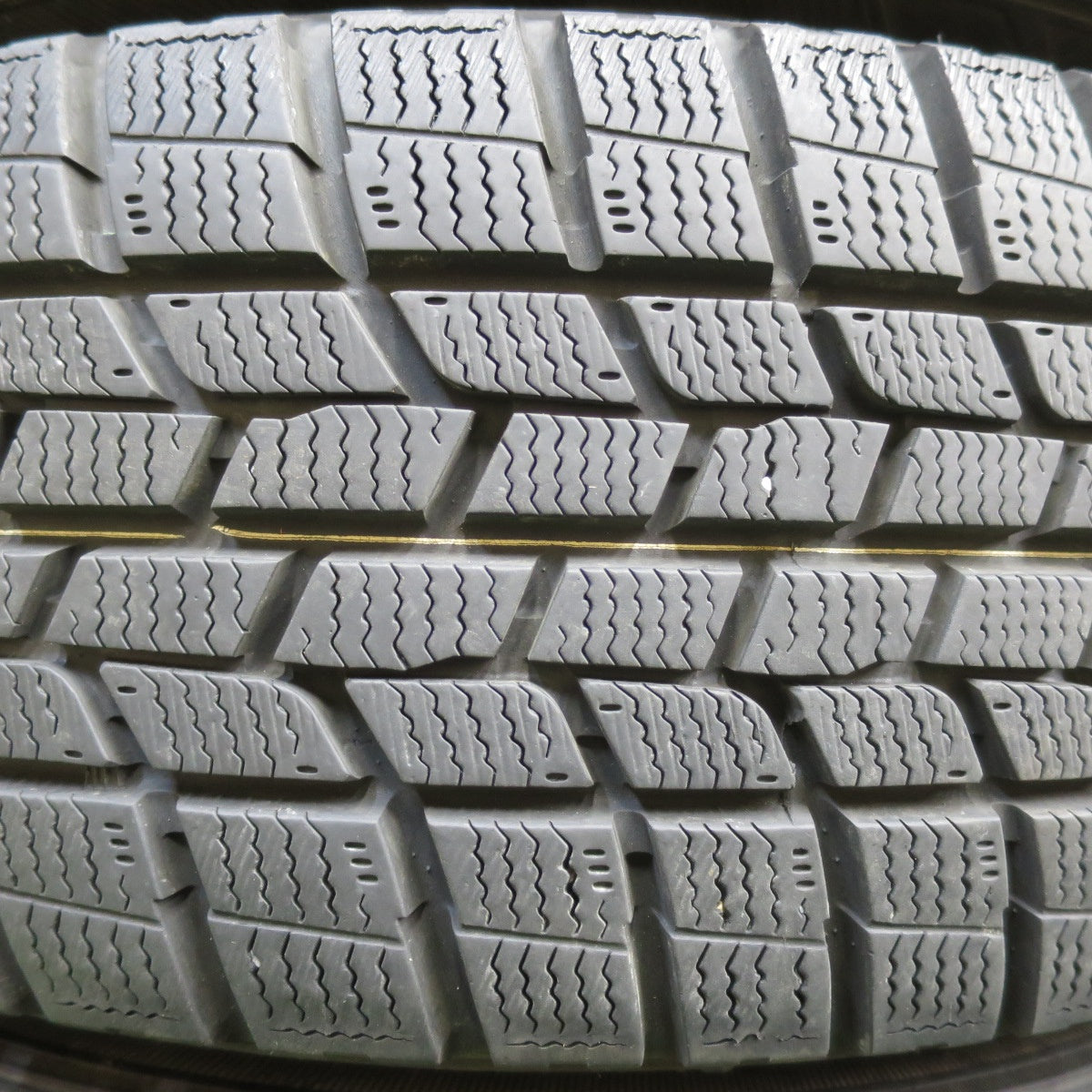 [送料無料] バリ溝！キレイ！9.5分以上★プリウス等 195/65R15 スタッドレス グッドイヤー アイスナビ6 ravrion ラブリオン 15インチ PCD100/5H★4110811イス
