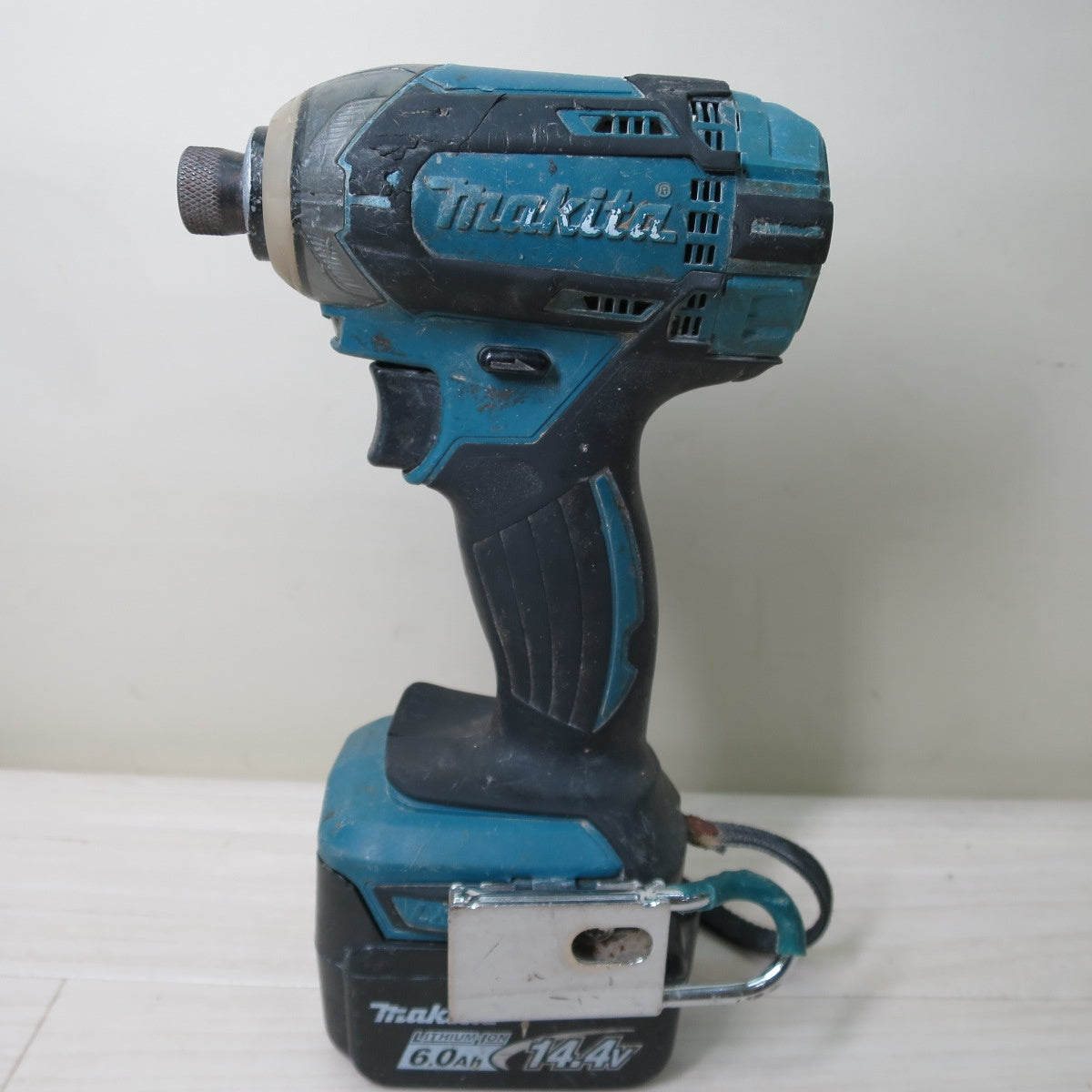 [送料無料] ☆マキタ 充電式 インパクトドライバ TD138D ケース付き 電動 工具 makita☆
