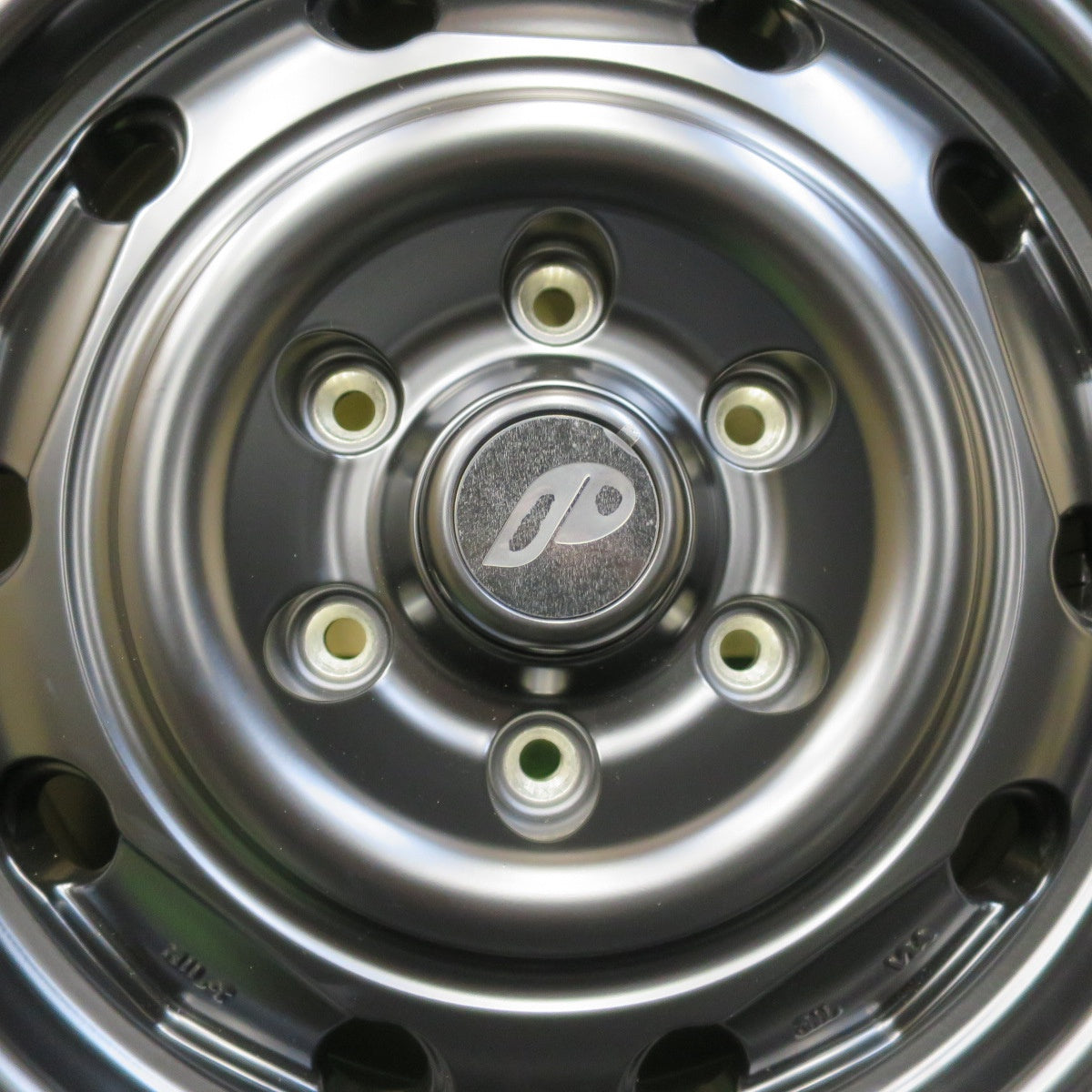 [送料無料] 未使用！24年★215/65R16C 109/107Q 8PR トーヨー オープンカントリー R/T 社外 アルミ 16インチ PCD139.7/6H★5040606IMノ