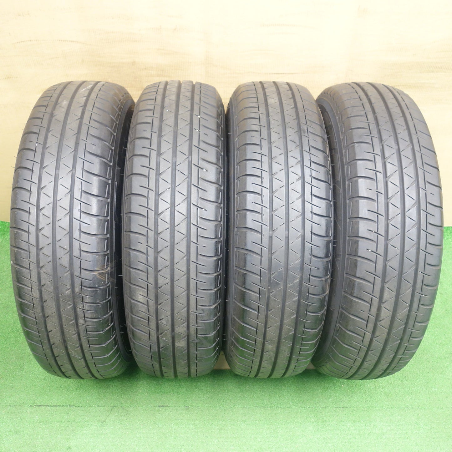 バリ溝！24年！8.5分★トヨタ 200系 ハイエース 純正 スチール 195/80R15 107/105Q ヨコハマ BluEarth-Van RY55 15インチ PCD139.7/6H★6022504KTノ