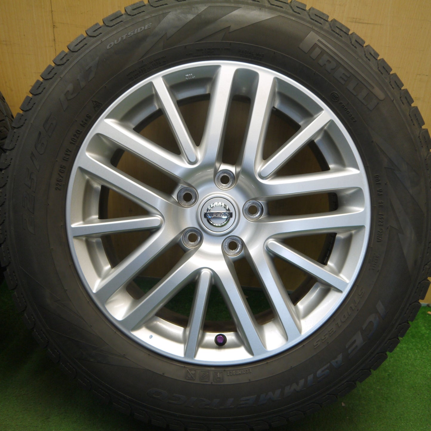 キレイ◎日産 Y50 フーガ 純正 225/65R17 スタッドレス ピレリ アイスアシンメトリコ 17インチ PCD114.3/5H◎6062405Hス