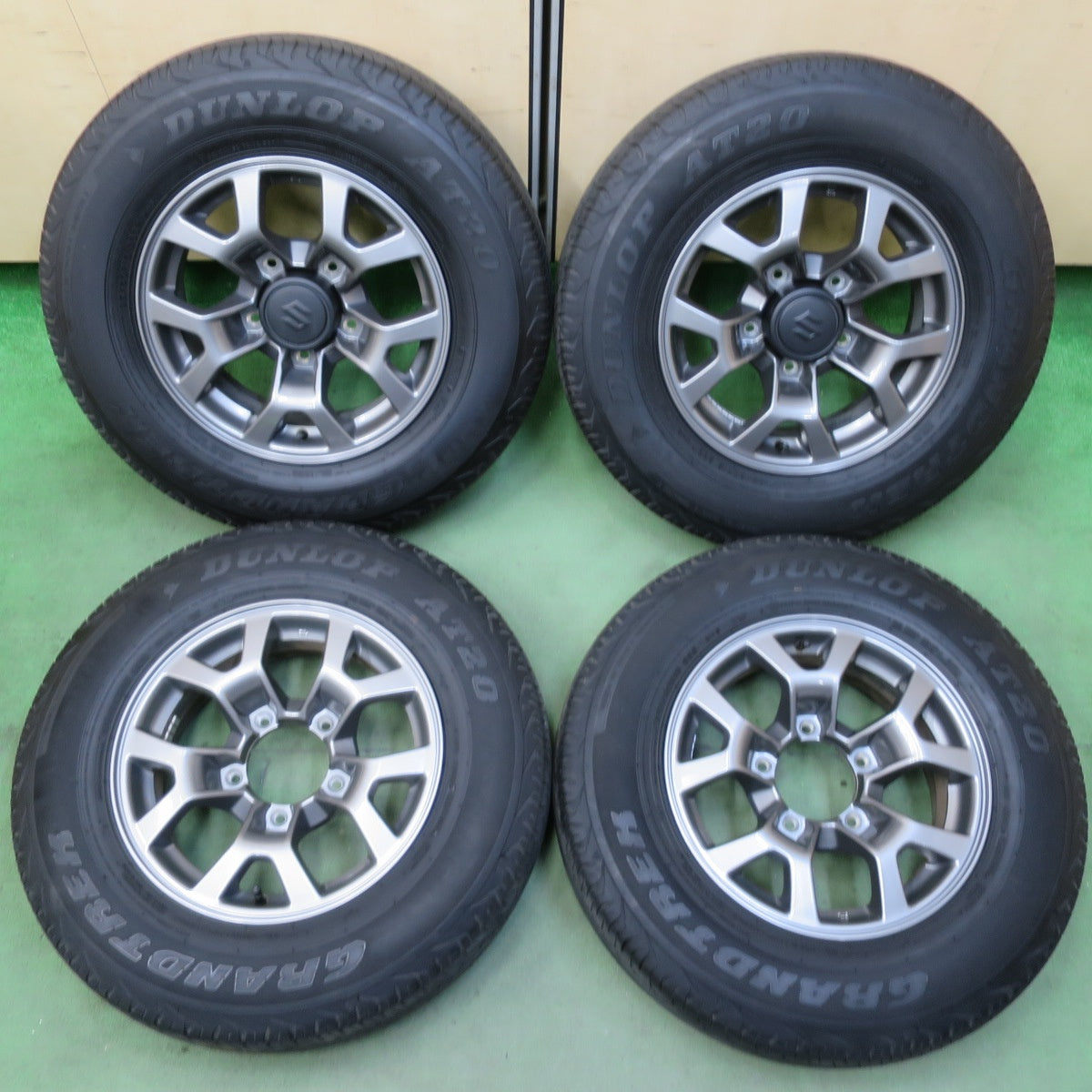 キレイ！23年★スズキ ジムニー シエラ 純正 195/80R15 ダンロップ AT20 グラントレック 15インチ PCD139.7/5H★5111208イノ