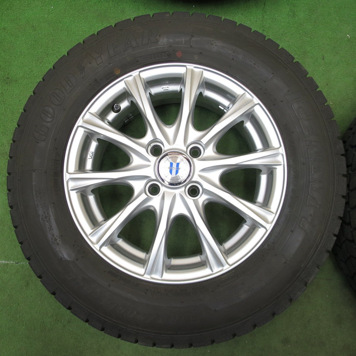 バリ溝！24年！キレイ！9.5分★スタッドレス 185/70R14 グッドイヤー アイスナビ7 NEXTA ネクスタ 14インチ PCD100/4H★6051101NGス