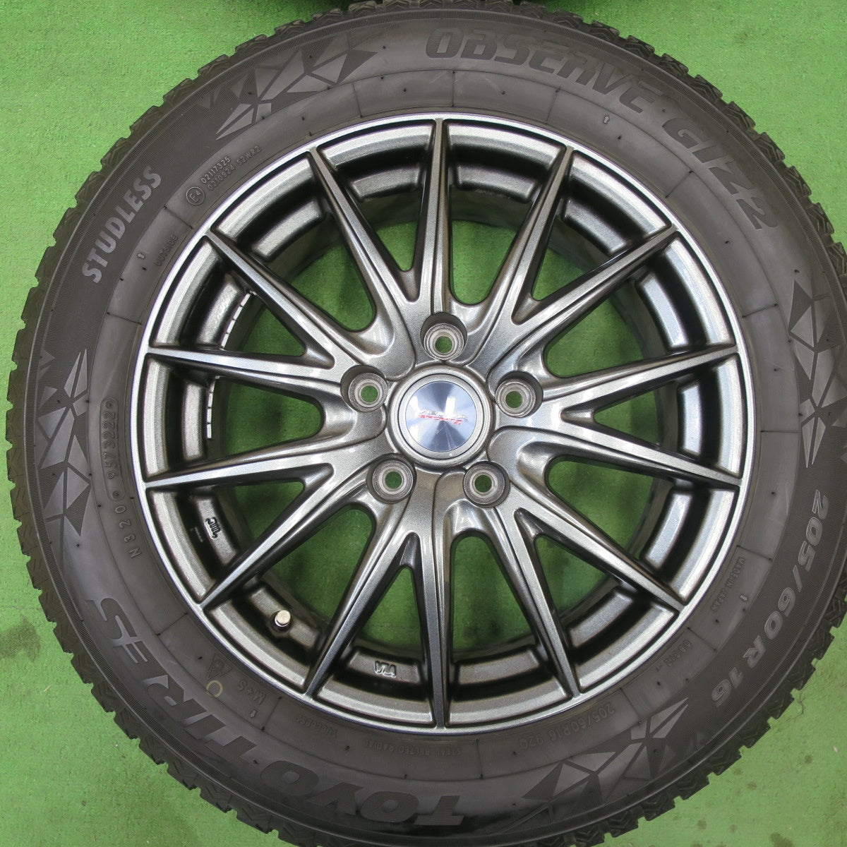 バリ溝！22年！キレイ！9.5分★スタッドレス 205/60R16 トーヨー オブザーブ GIZ2 VELVA SPORTZ ヴェルヴァ 16インチ PCD114.3/5H★5051301TTス