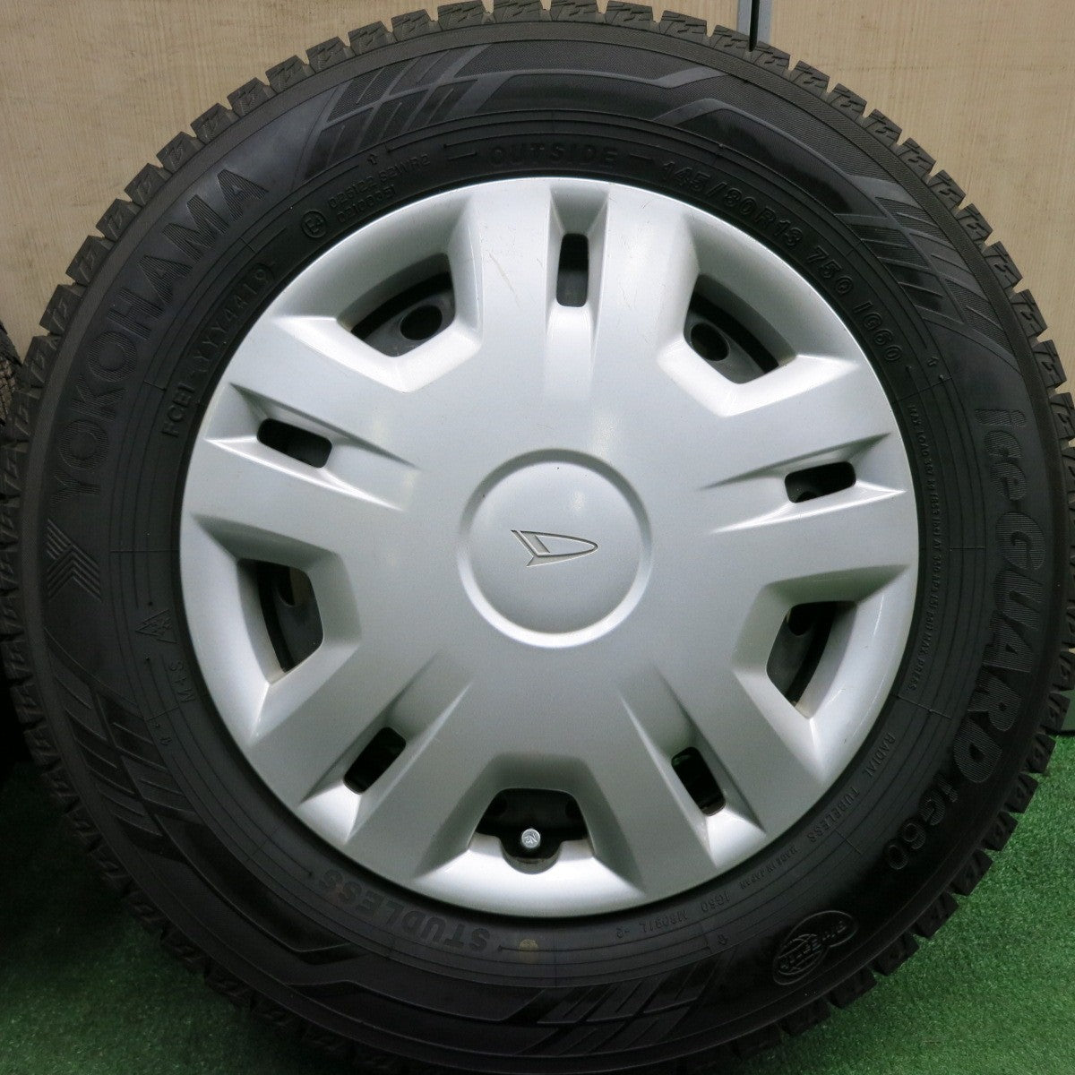 *送料無料* 超バリ溝！ほぼ10分★ダイハツ ムーヴ 純正 スチール 145/80R13 スタッドレス ヨコハマ アイスガード iG60 13インチ PCD100/4H★4051701HAス