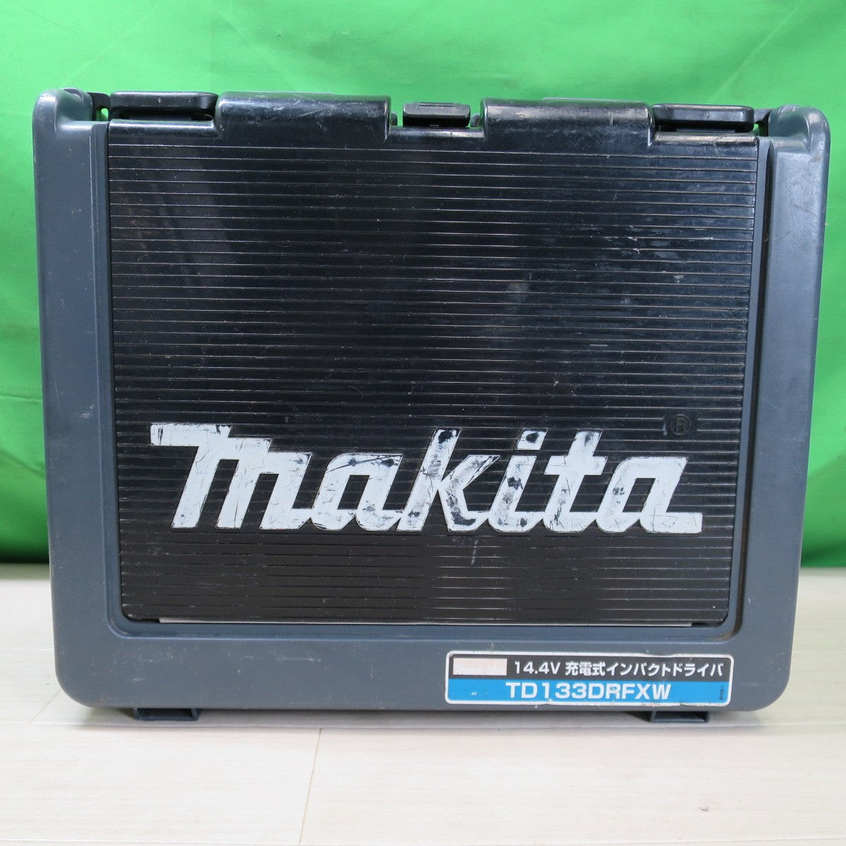 [送料無料] ☆マキタ 充電式 インパクトドライバ TD133D 電動 工具 14.4V makita バッテリー 充電器 DC18RA☆