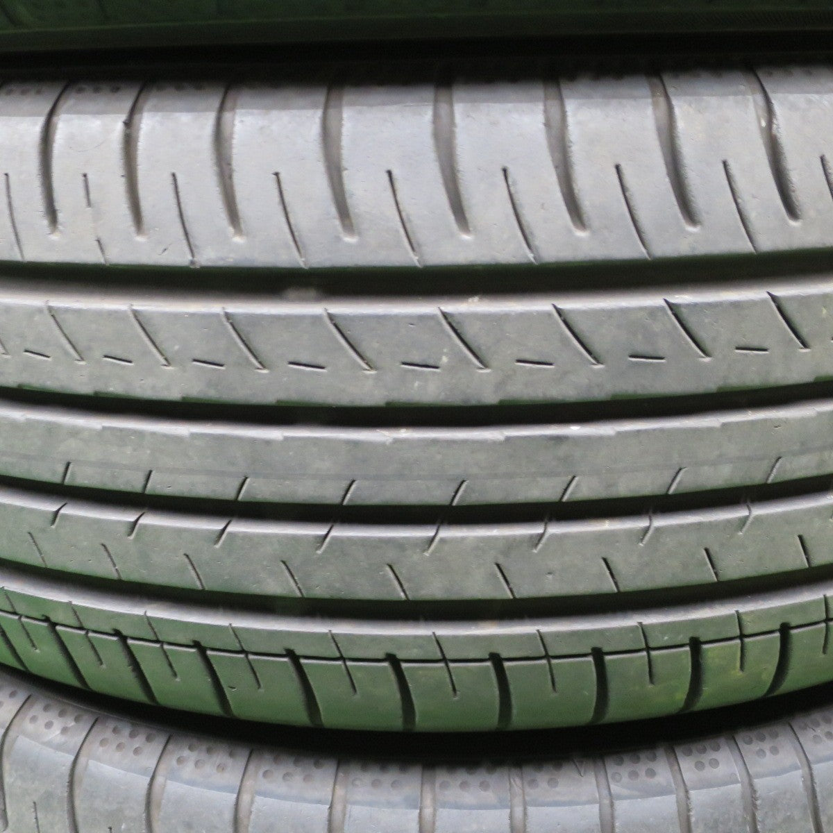 バリ溝！24年！9分★215/60R16 ヨコハマ BluEarth-GT AE51 タイヤ 16インチ マークX クラウン オデッセイ ヴェゼル ティアナ 等★6011702NKノタ