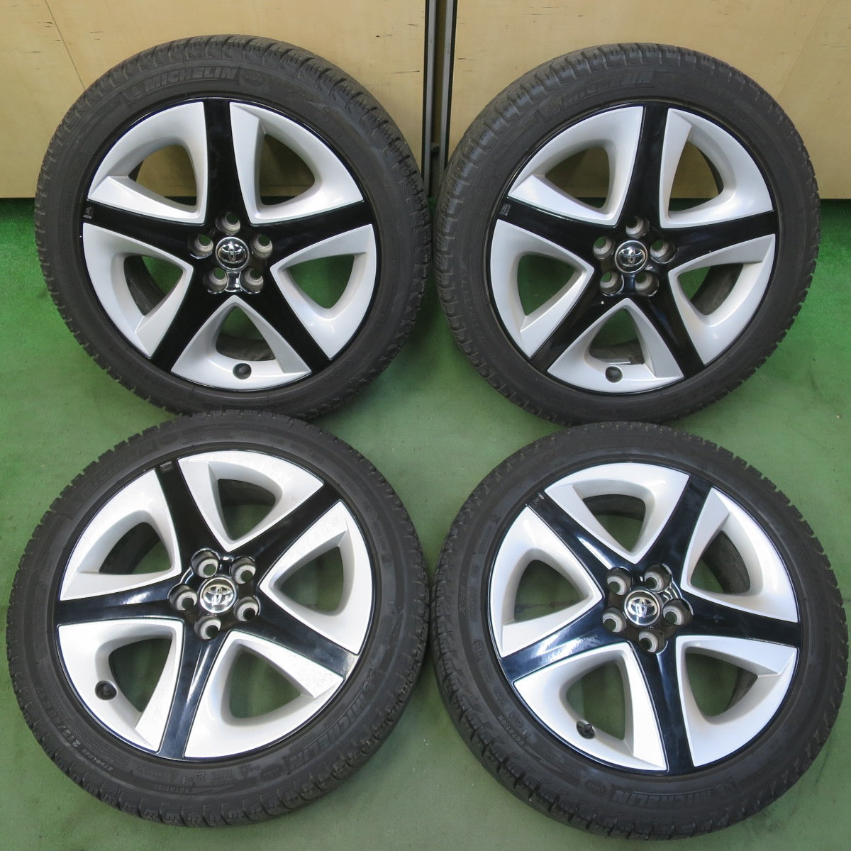 4本価格◎トヨタ 50系 プリウス ツーリング 純正 215/45R17 スタッドレス ミシュラン X-ICE XI3 17インチ PCD100/5H◎6061206イス