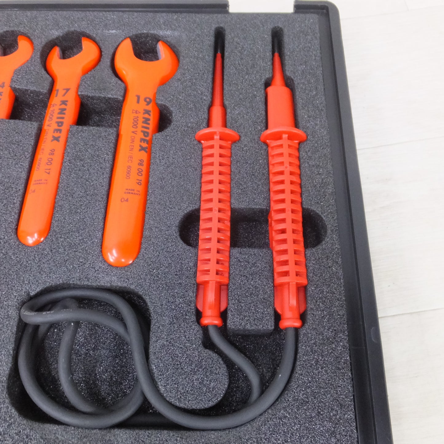 [送料無料] 美品◆クニペックス KNIPEX 絶縁 工具 セット EA640XA スパナ ペンチ ドライバー など 26個組 ケース付き◆