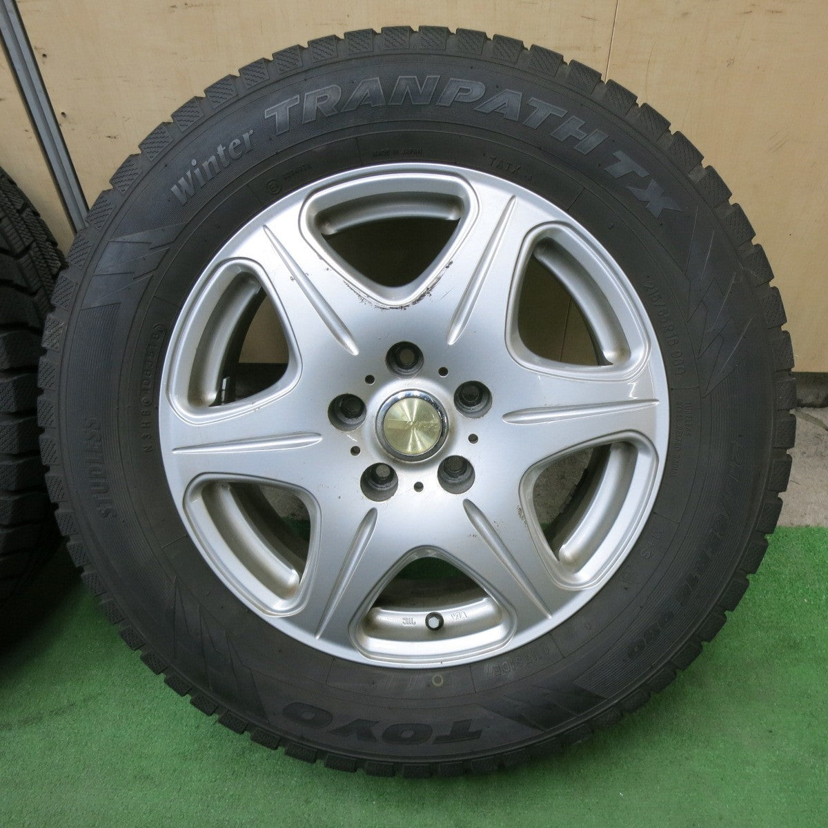 バリ溝！8.5分★スタッドレス 215/65R16 トーヨー ウインター トランパス TX SHAPE 社外 アルミ 16インチ PCD114.3/5H★6012602ナス