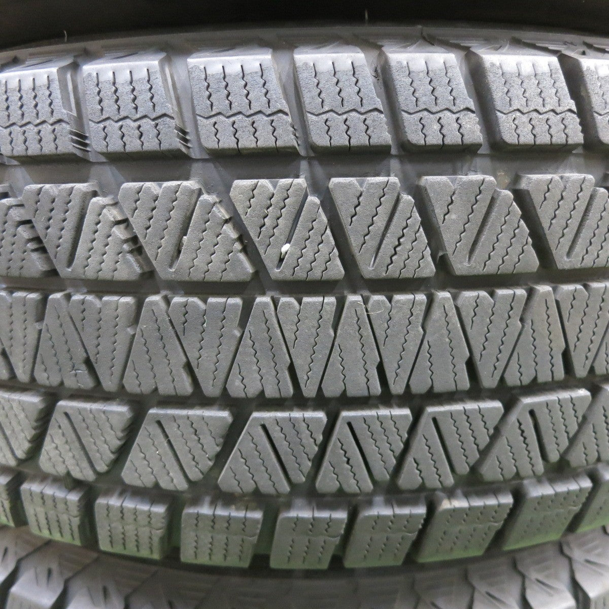 バリ溝！22年！キレイ！9.5分★KEELER TACTICS 265/70R16 スタッドレス ブリヂストン ブリザック DM-V3 キーラー タクティクス 16インチ PCD139.7/6H★6011304ナス