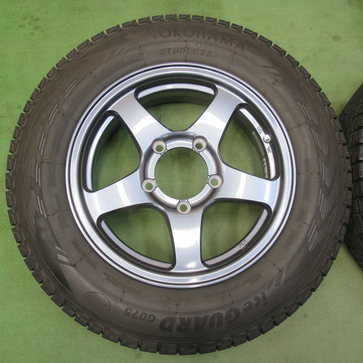 キレイ★スタッドレス 175/80R16 ヨコハマ アイスガード G075 MiD 社外 アルミ 16インチ PCD139.7/5H★6033014イス