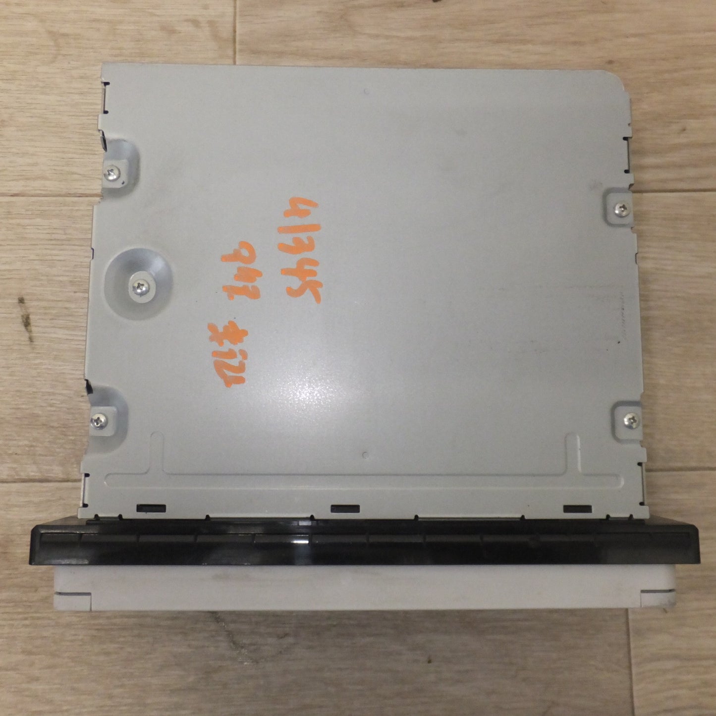 [送料無料] 現状品★パイオニア製 トヨタ 純正 メモリーナビ マルチAVステーション NSCP-W62 08545-00V70 セキュリティロック(24)★